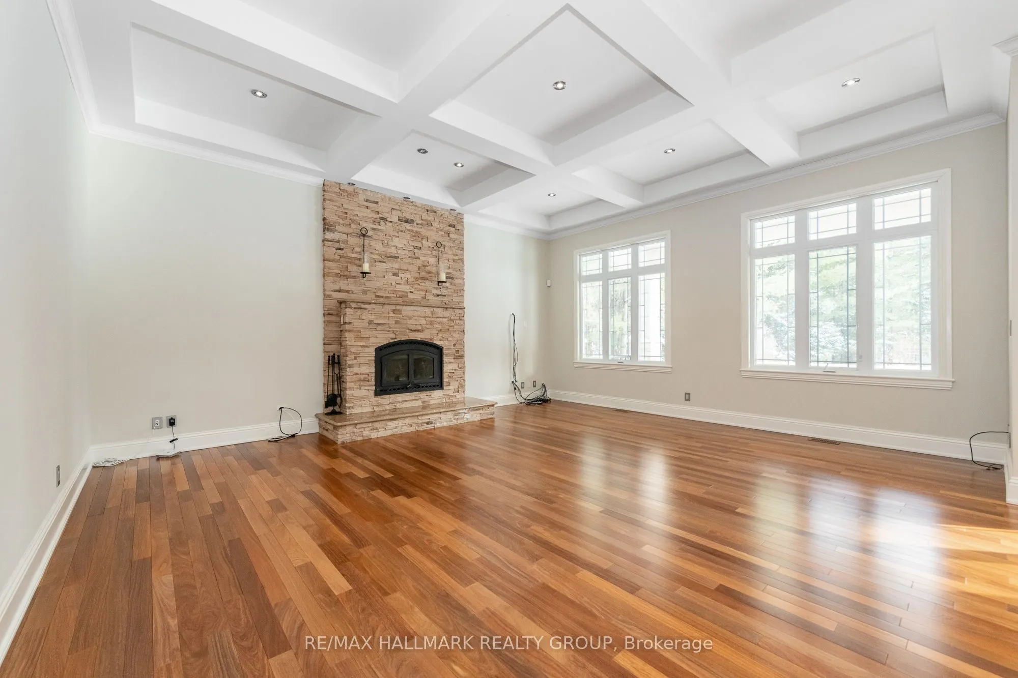 5800 Queenscourt Crescent
