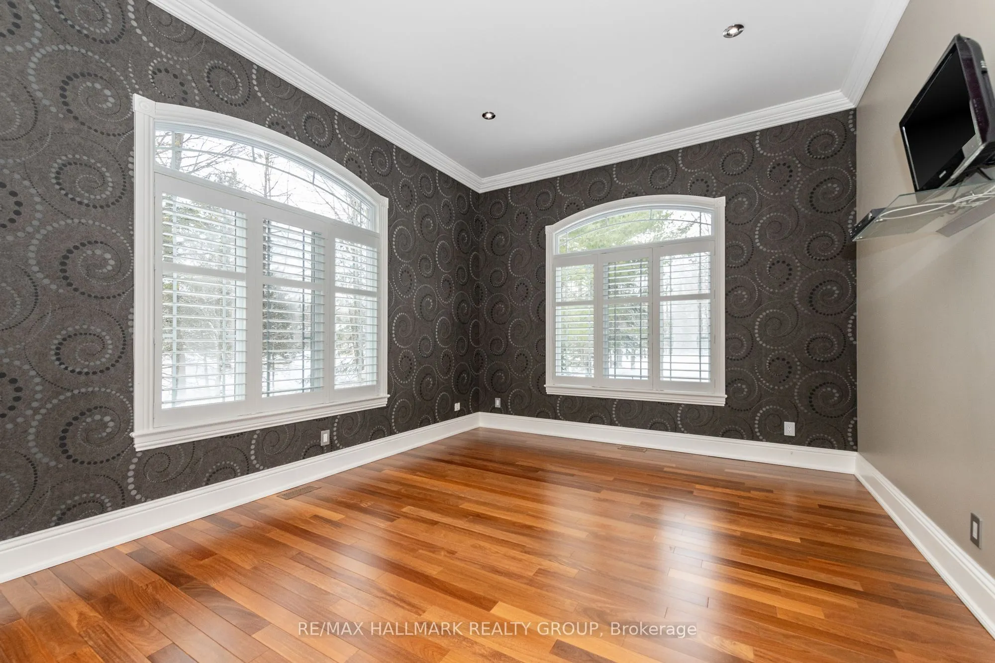 5800 Queenscourt Crescent