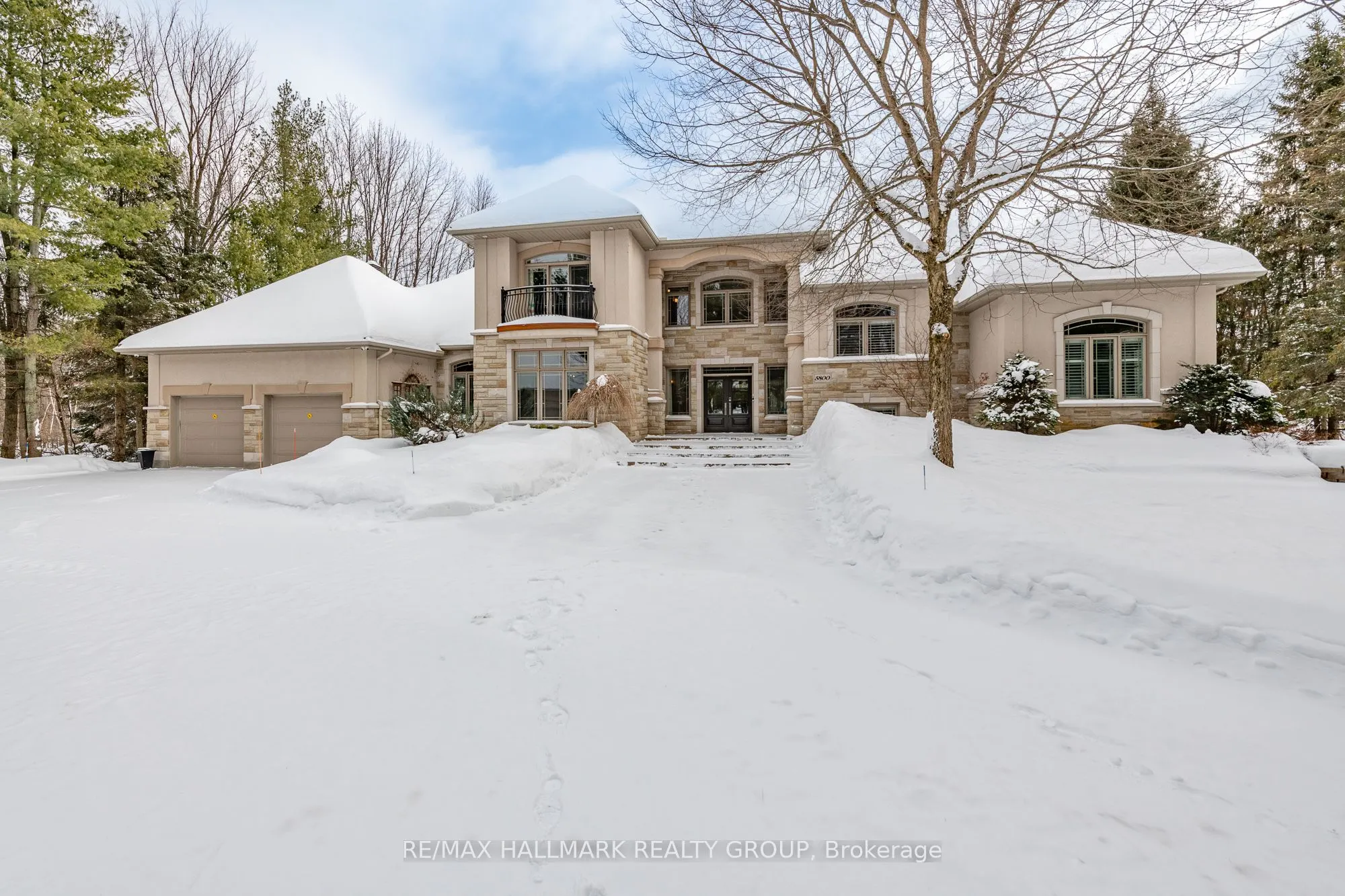 5800 Queenscourt Crescent