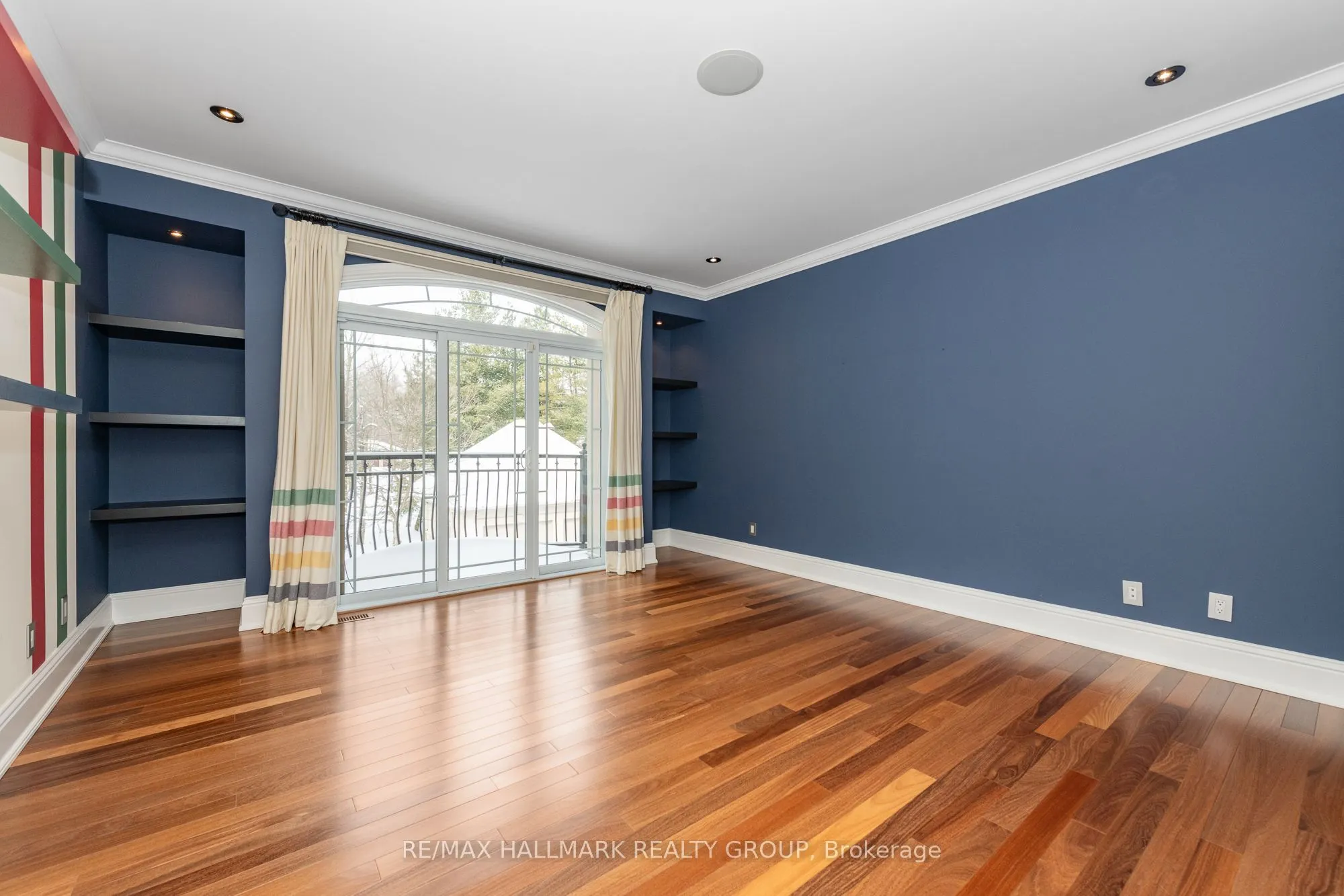 5800 Queenscourt Crescent