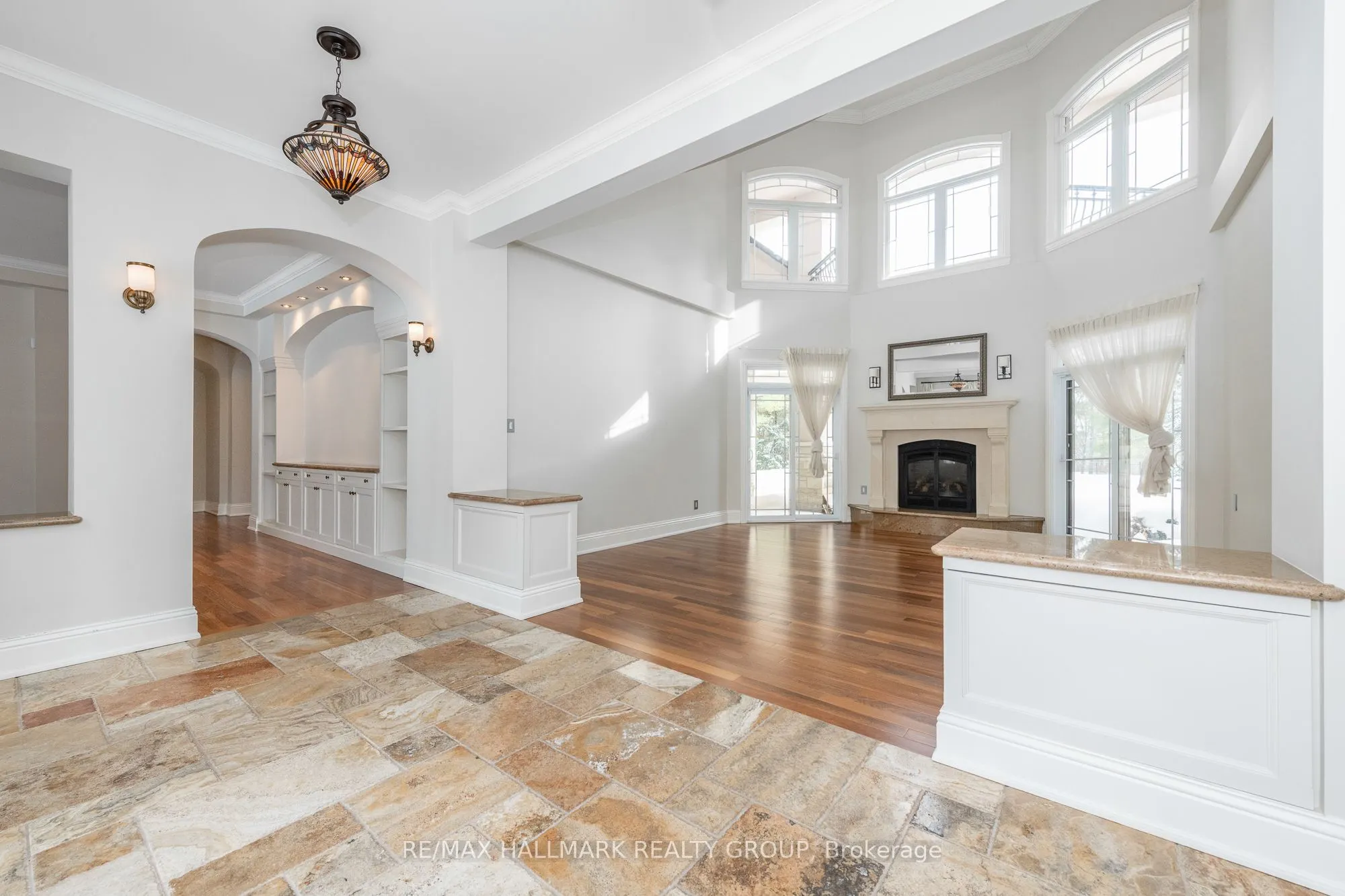 5800 Queenscourt Crescent