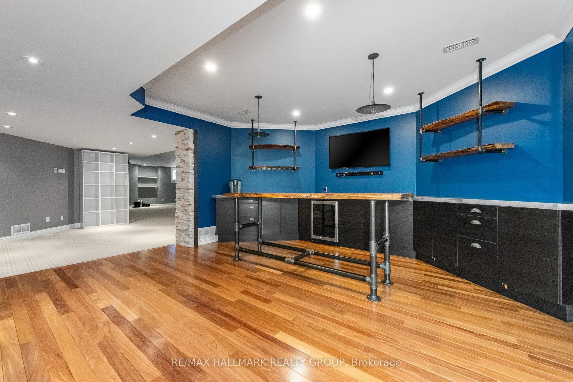 5800 Queenscourt Crescent