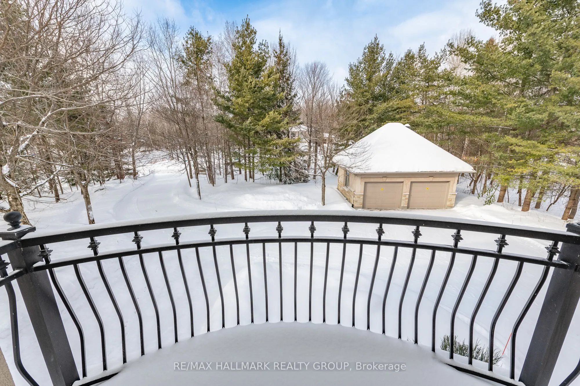 5800 Queenscourt Crescent