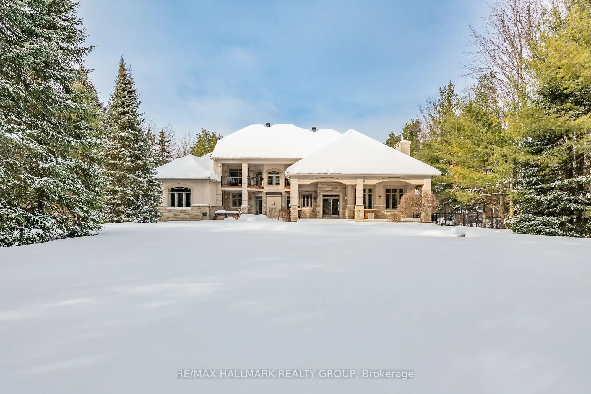 5800 Queenscourt Crescent