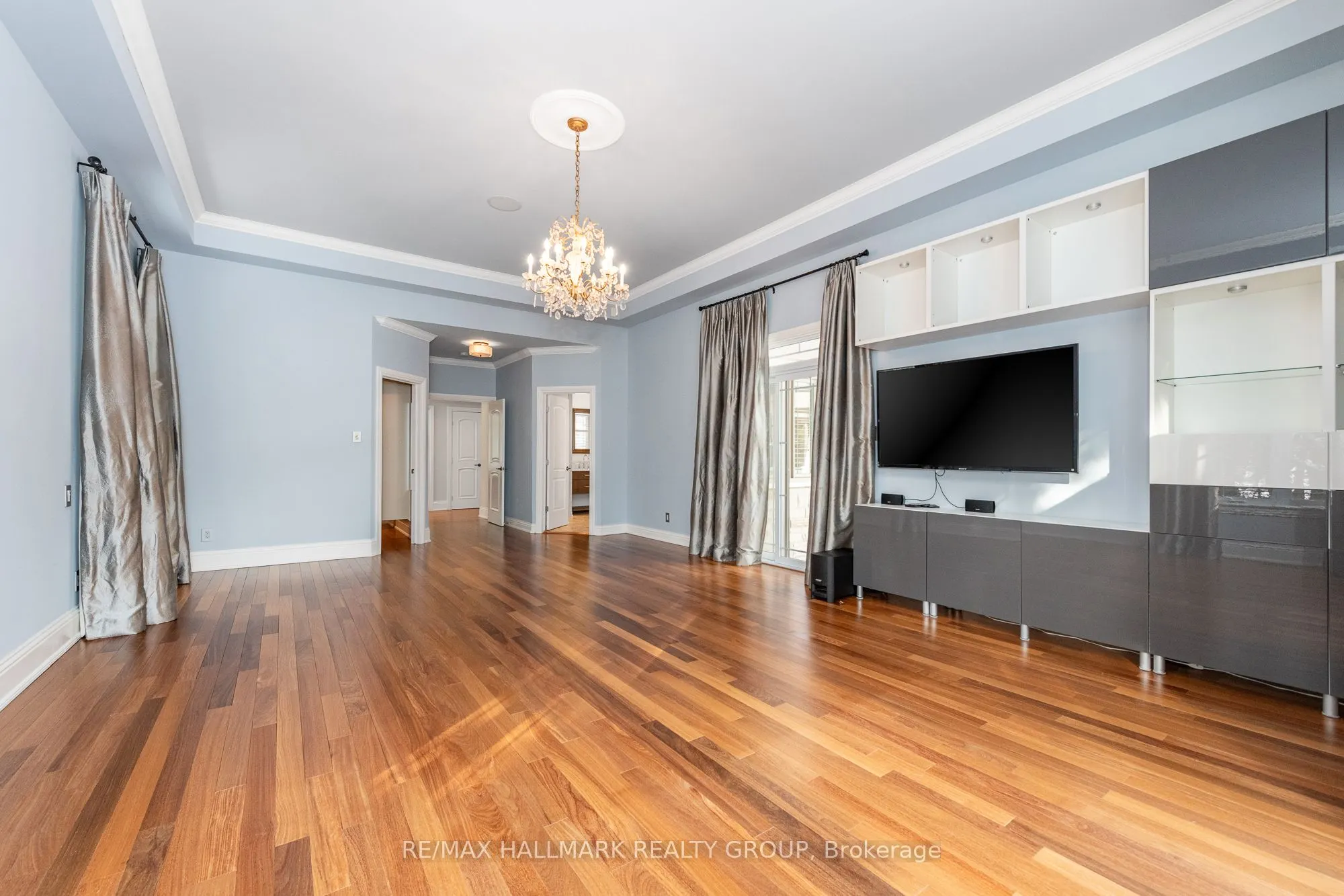5800 Queenscourt Crescent