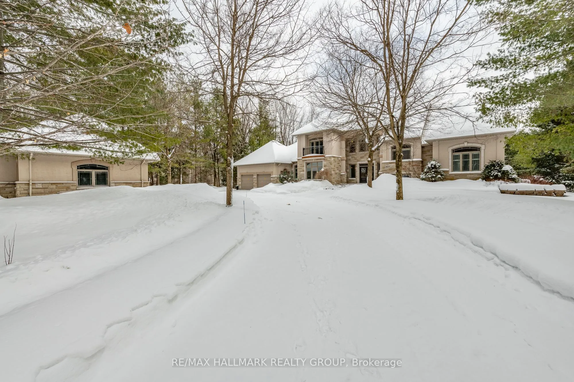 5800 Queenscourt Crescent