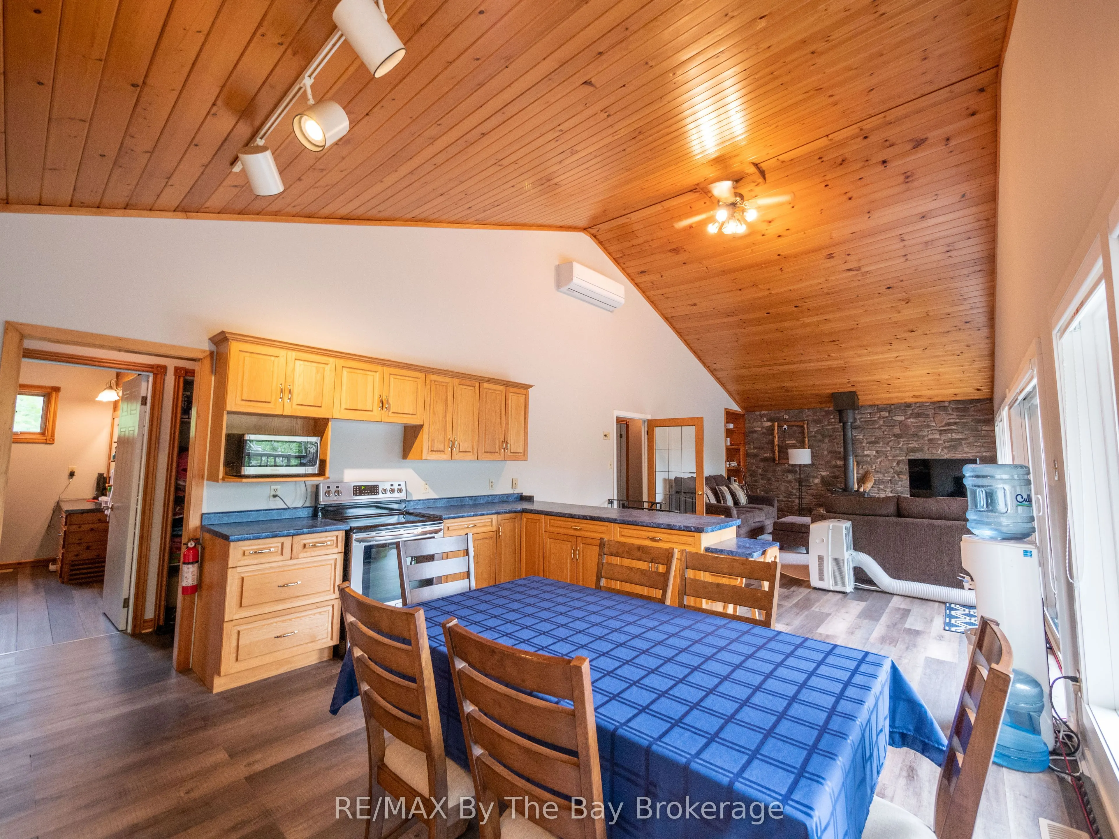 4018 Island 980 / Deer Island