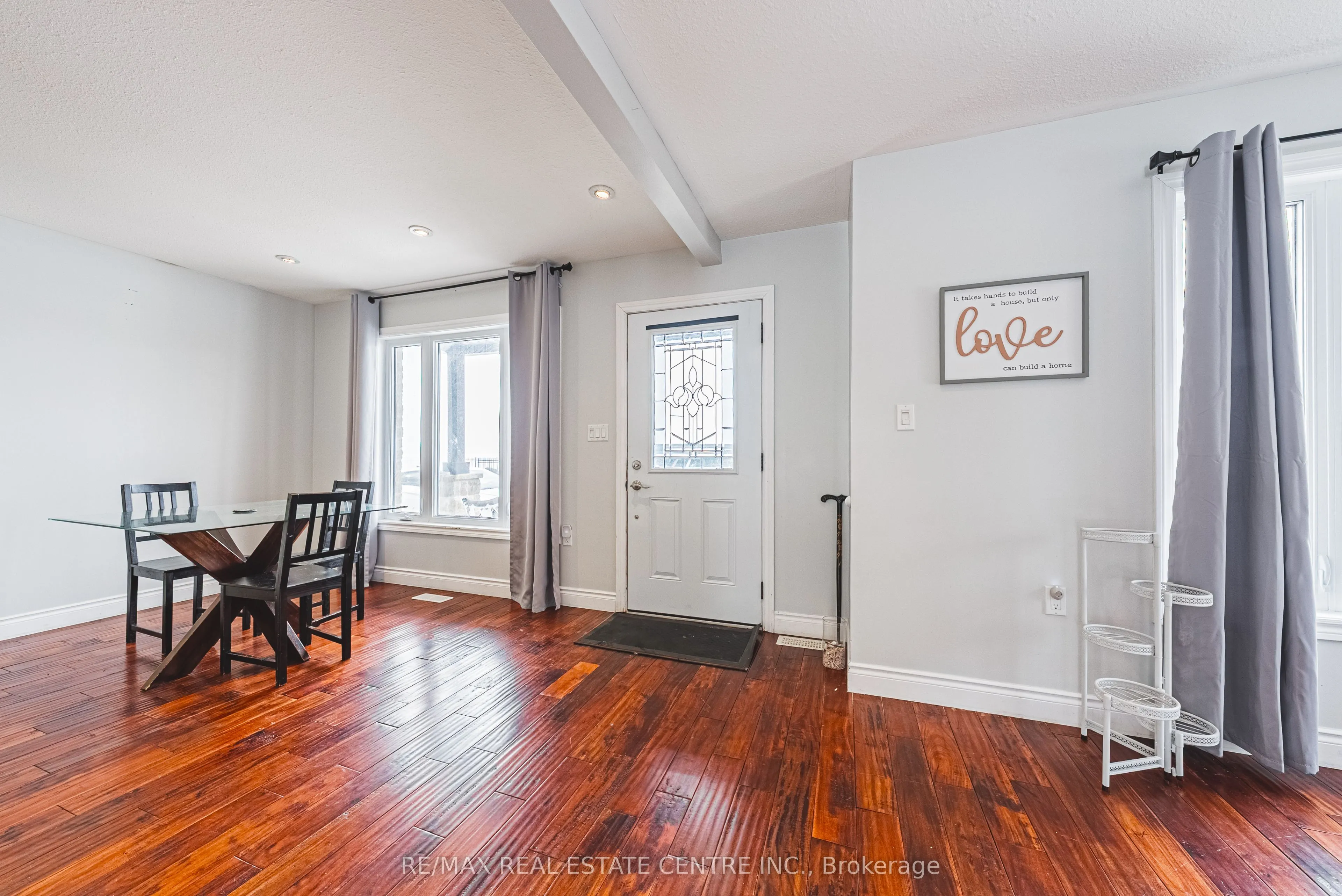 2801 North Shore Drive