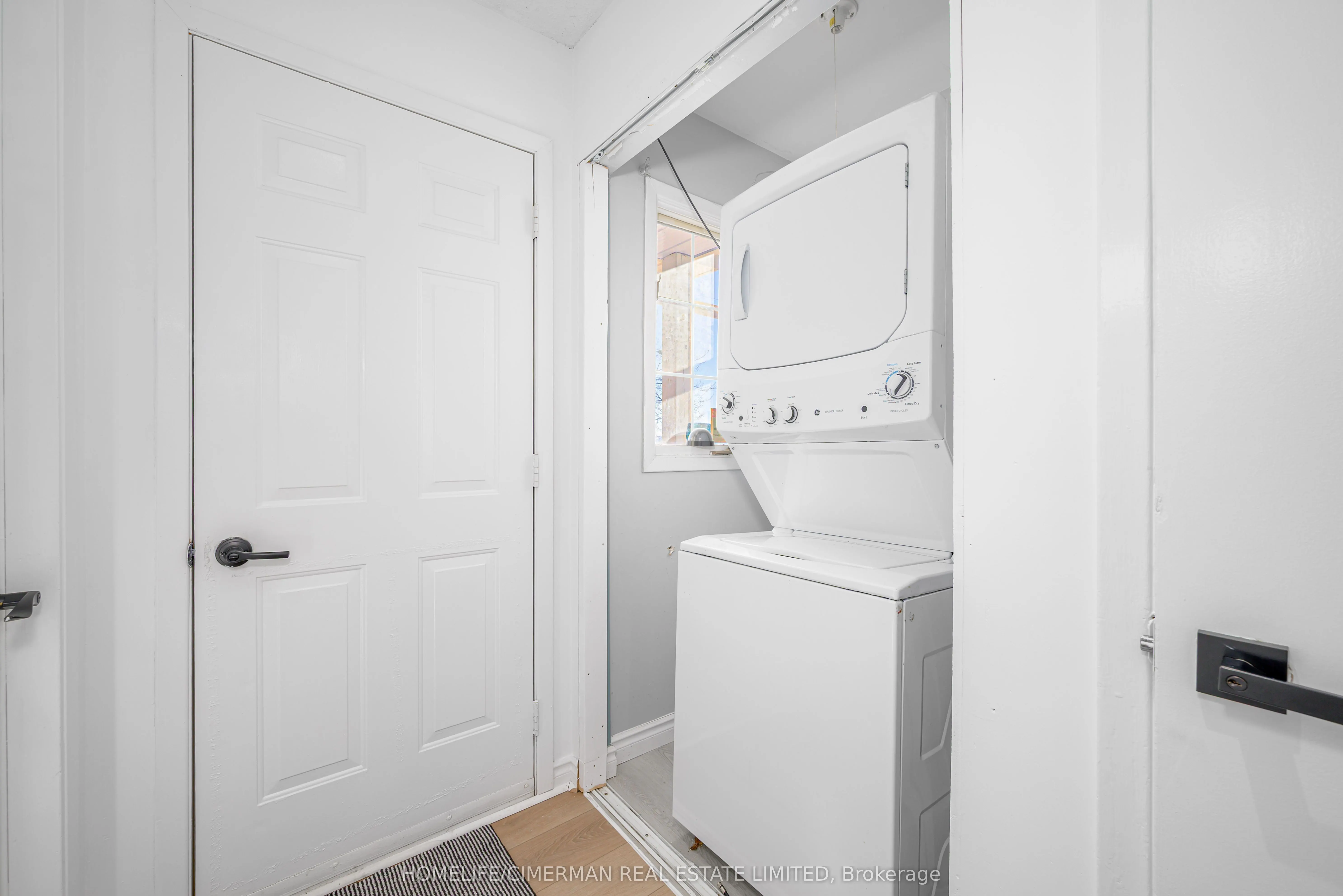 123 Albert Street S