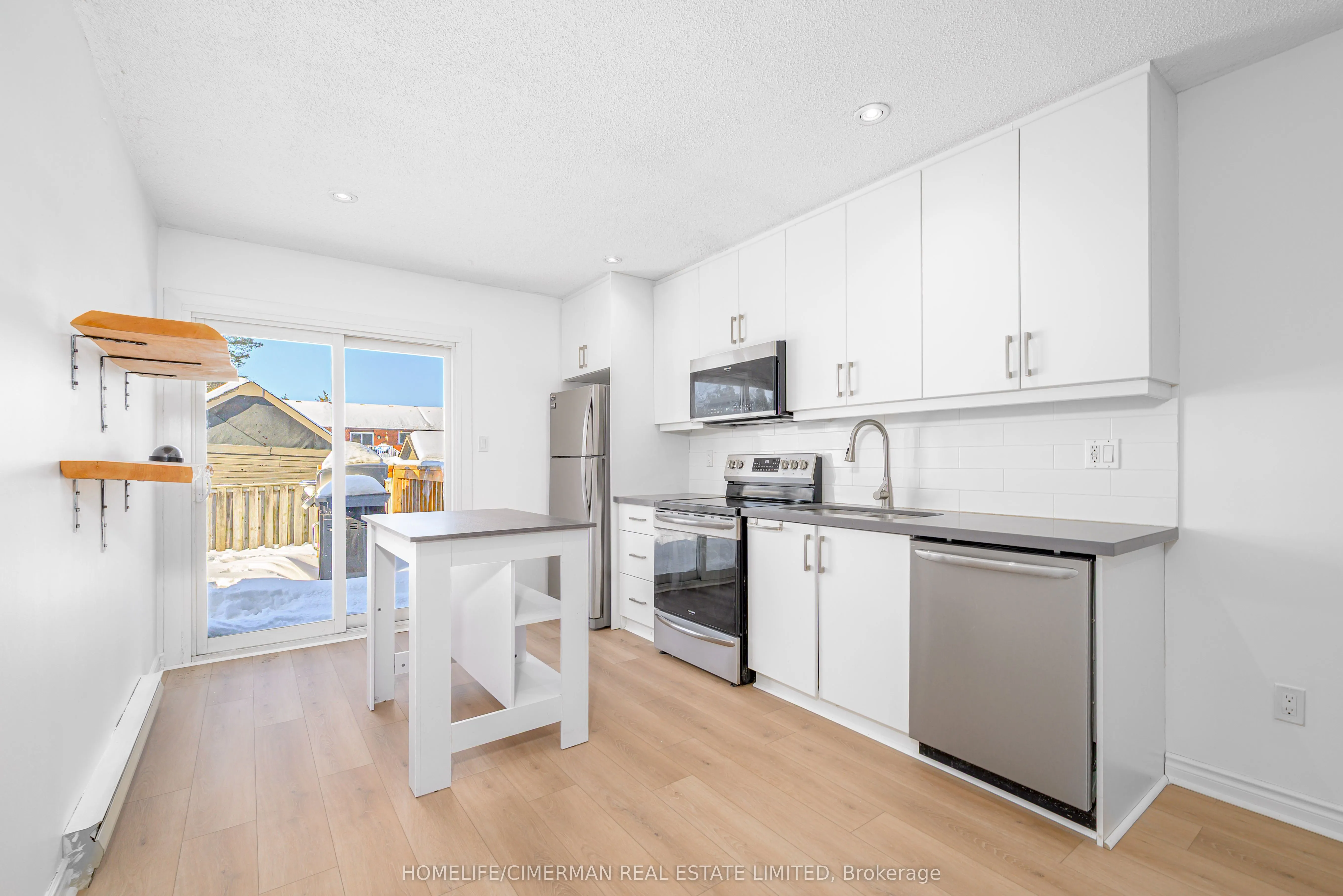 123 Albert Street S