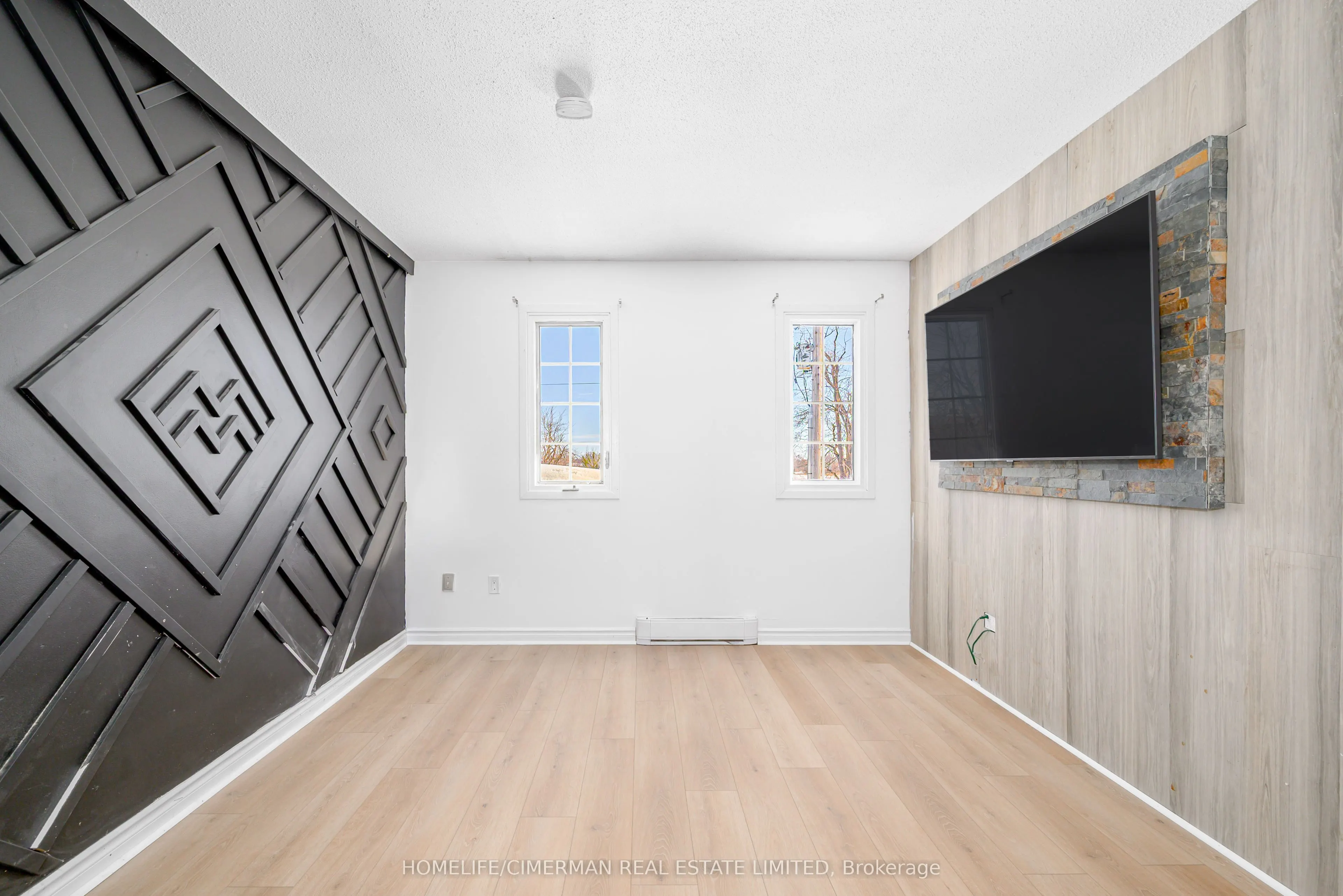 123 Albert Street S