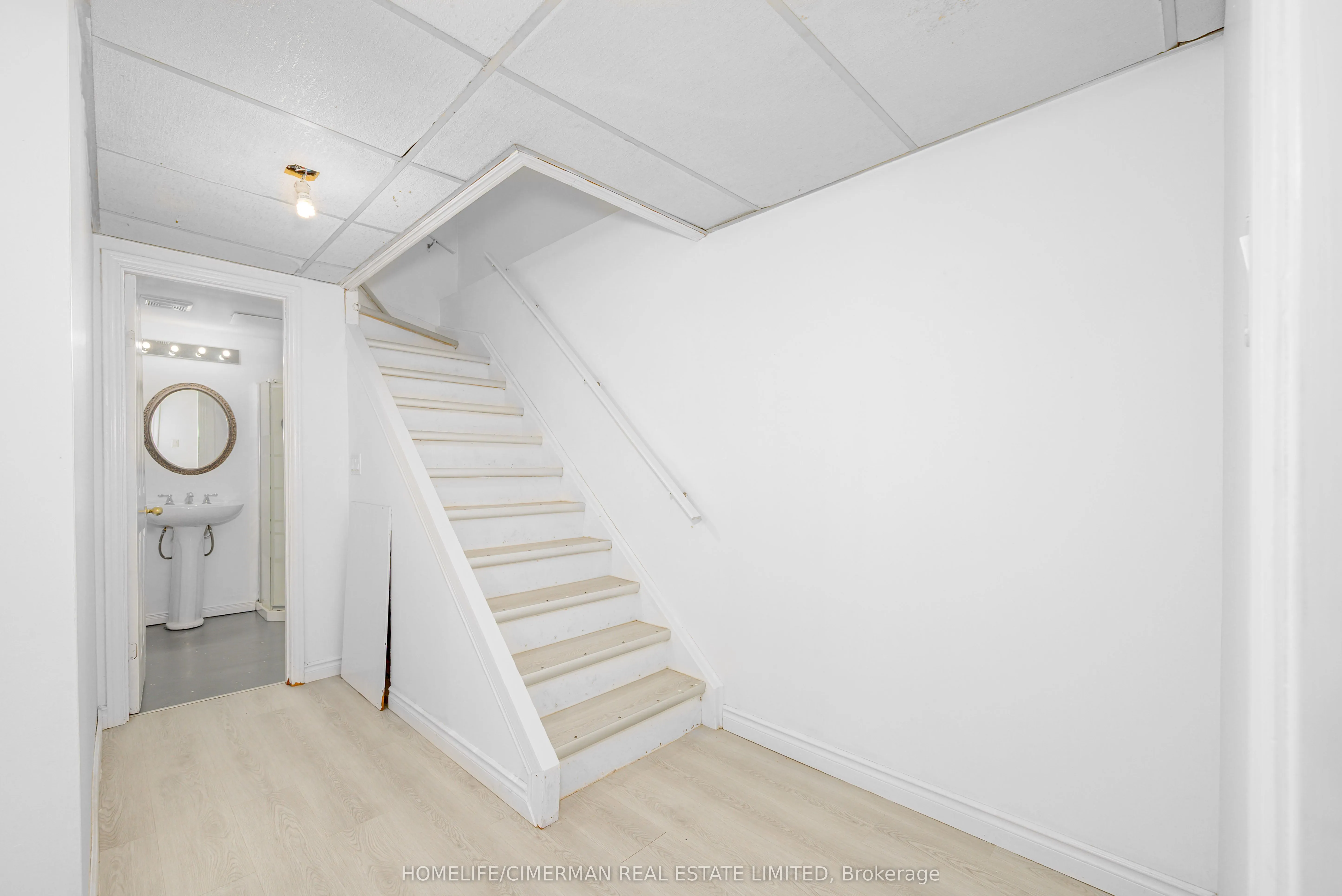 123 Albert Street S