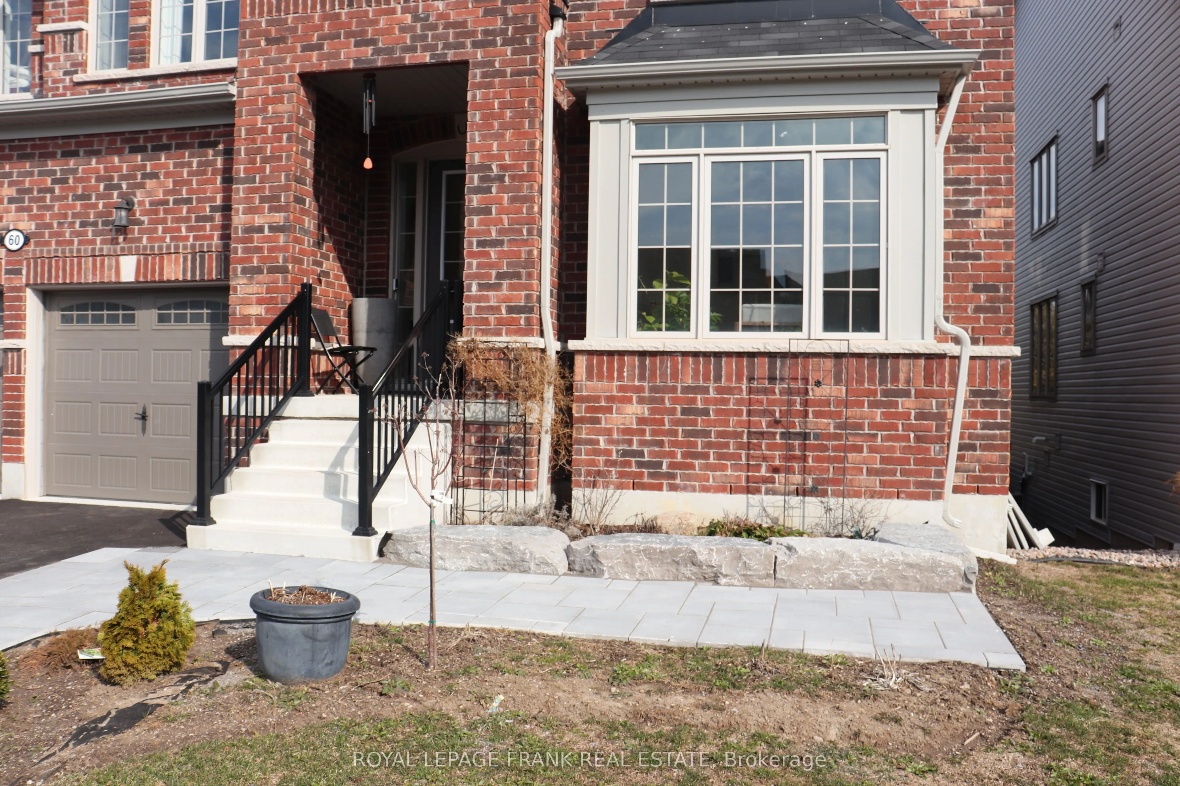 60 Hennessey Crescent