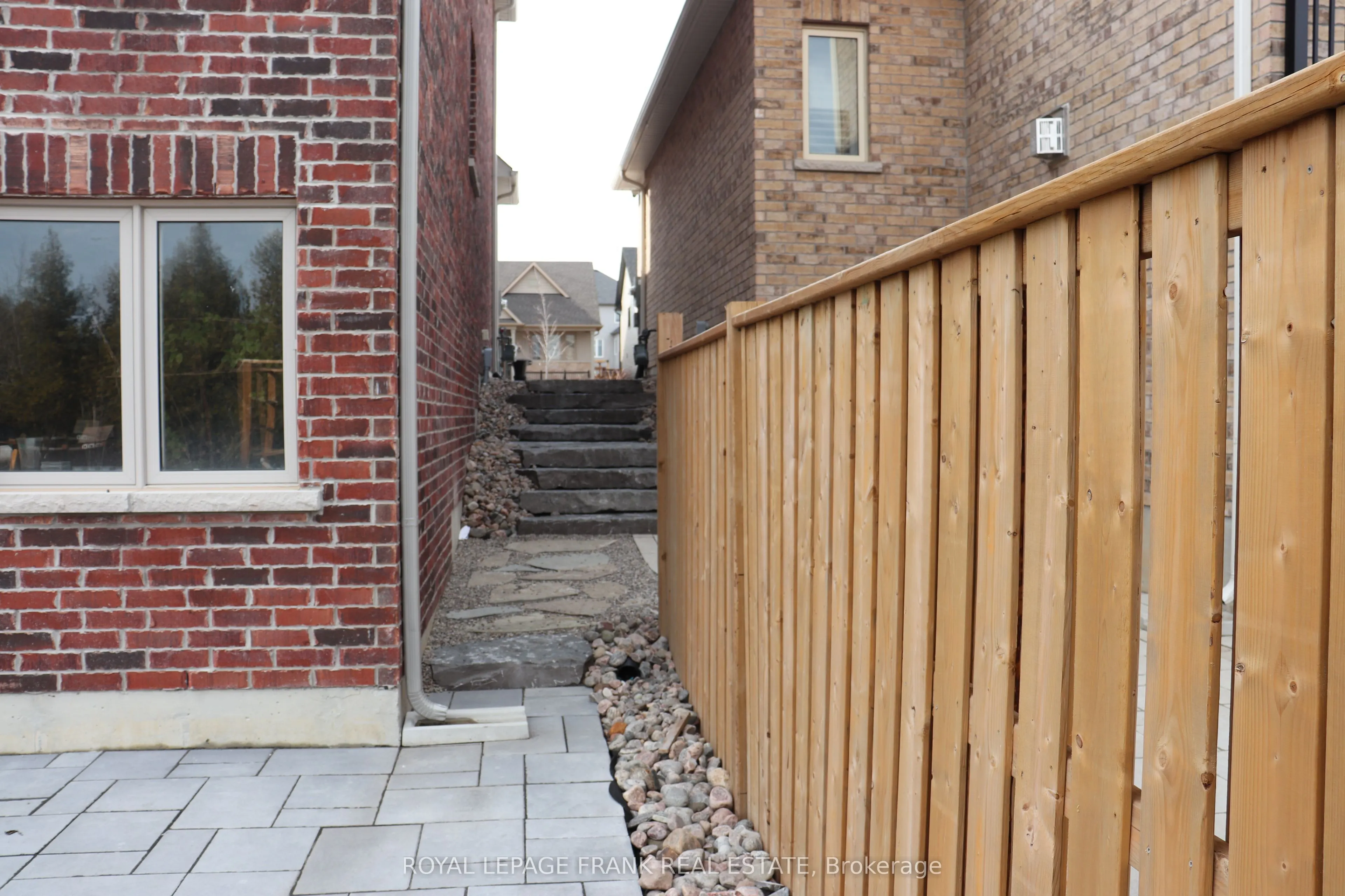 60 Hennessey Crescent