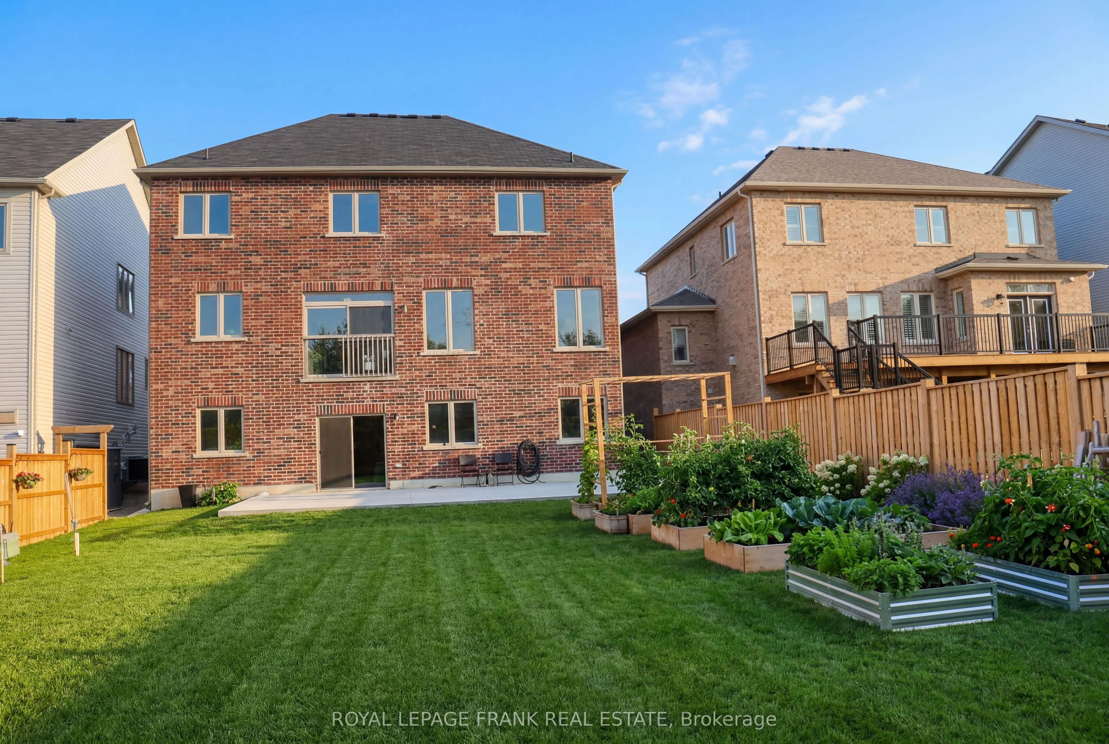 60 Hennessey Crescent