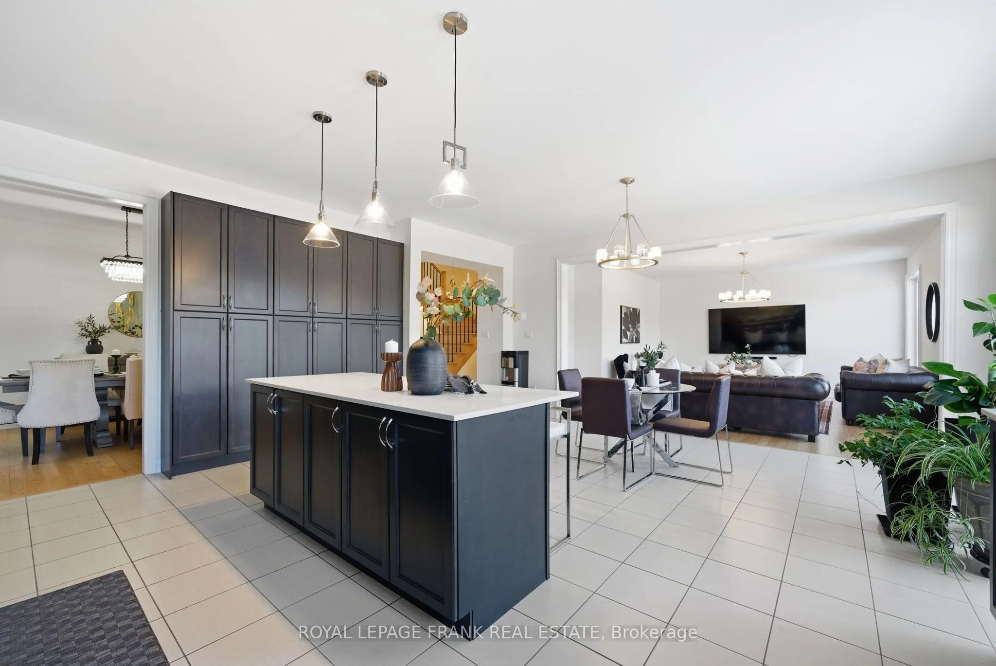 60 Hennessey Crescent