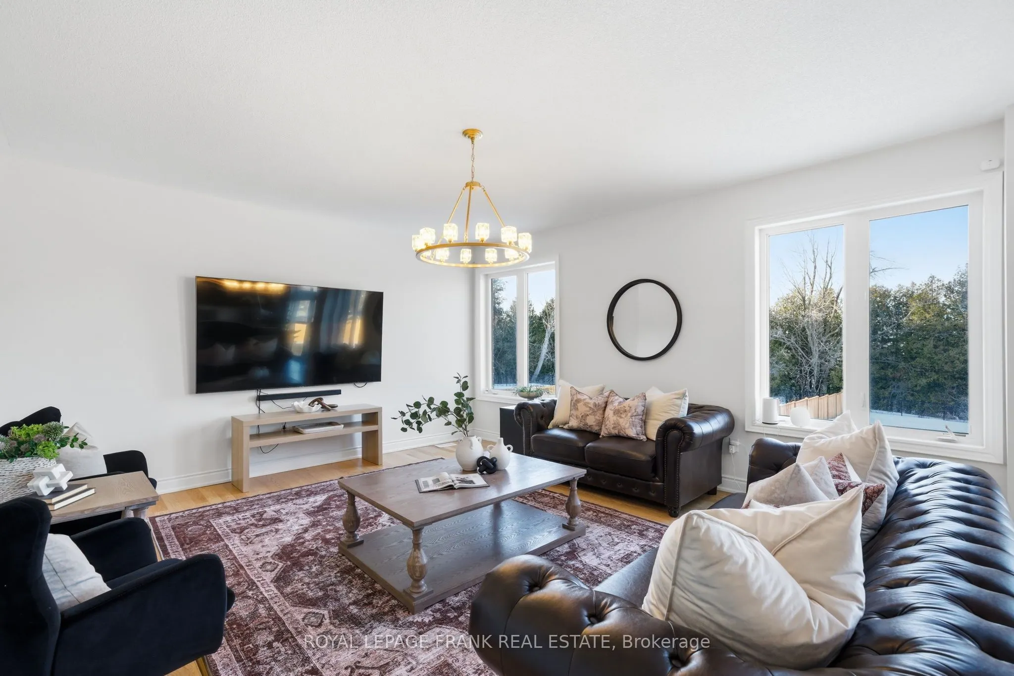 60 Hennessey Crescent