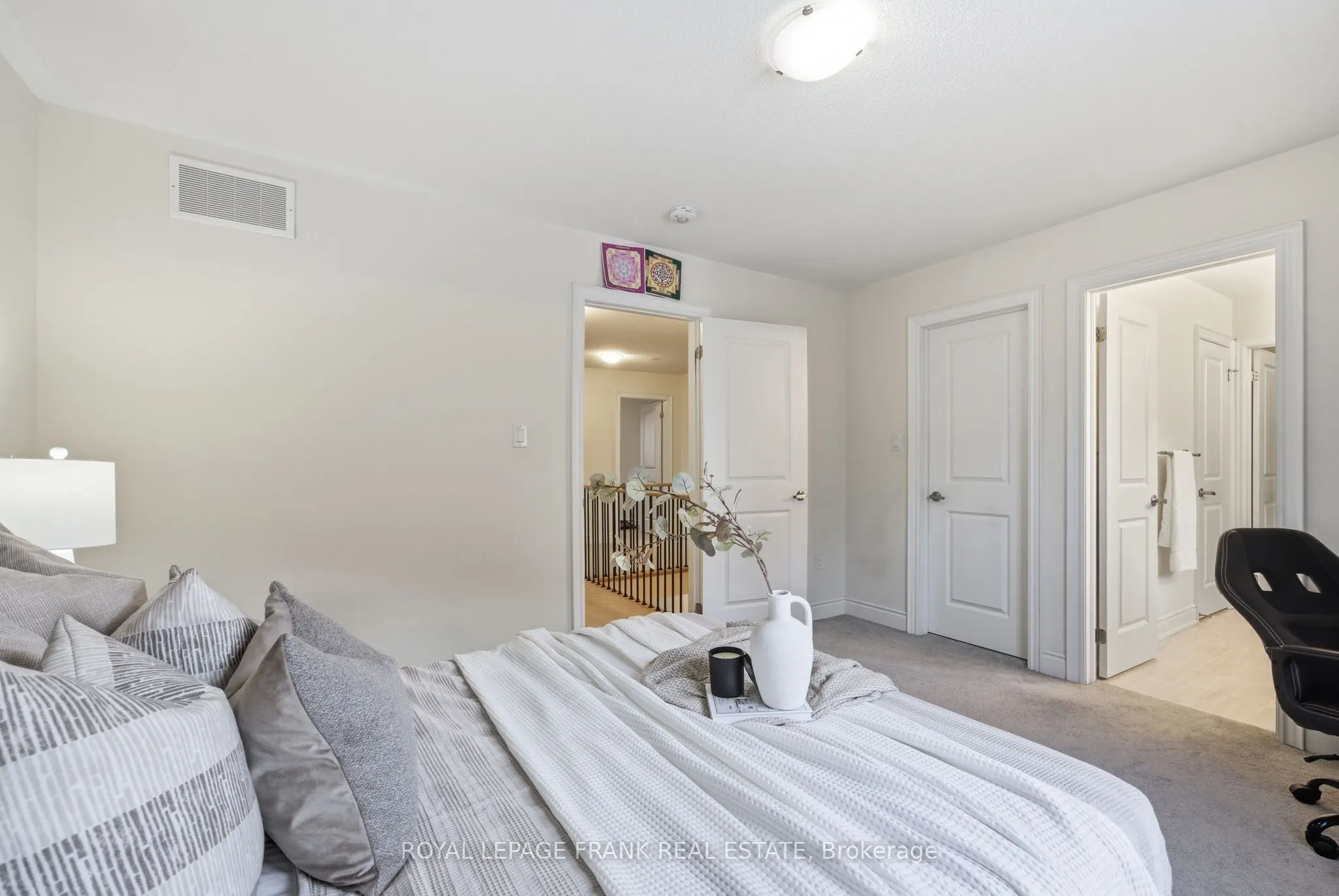 60 Hennessey Crescent