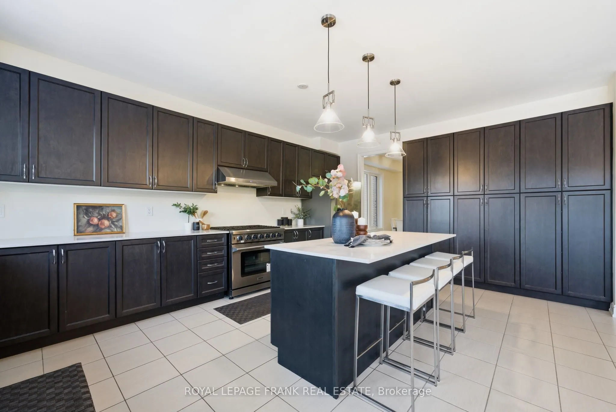 60 Hennessey Crescent