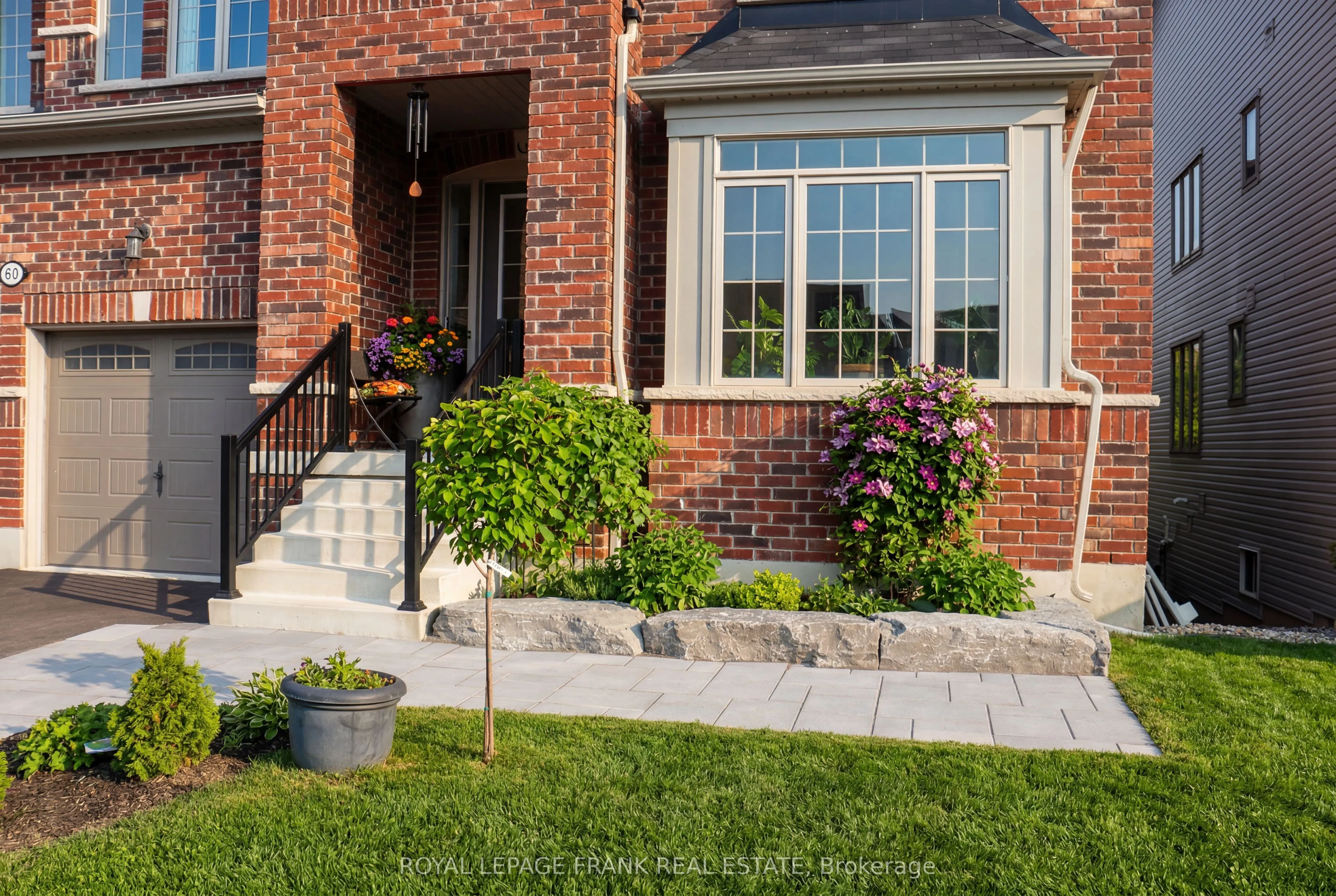 60 Hennessey Crescent