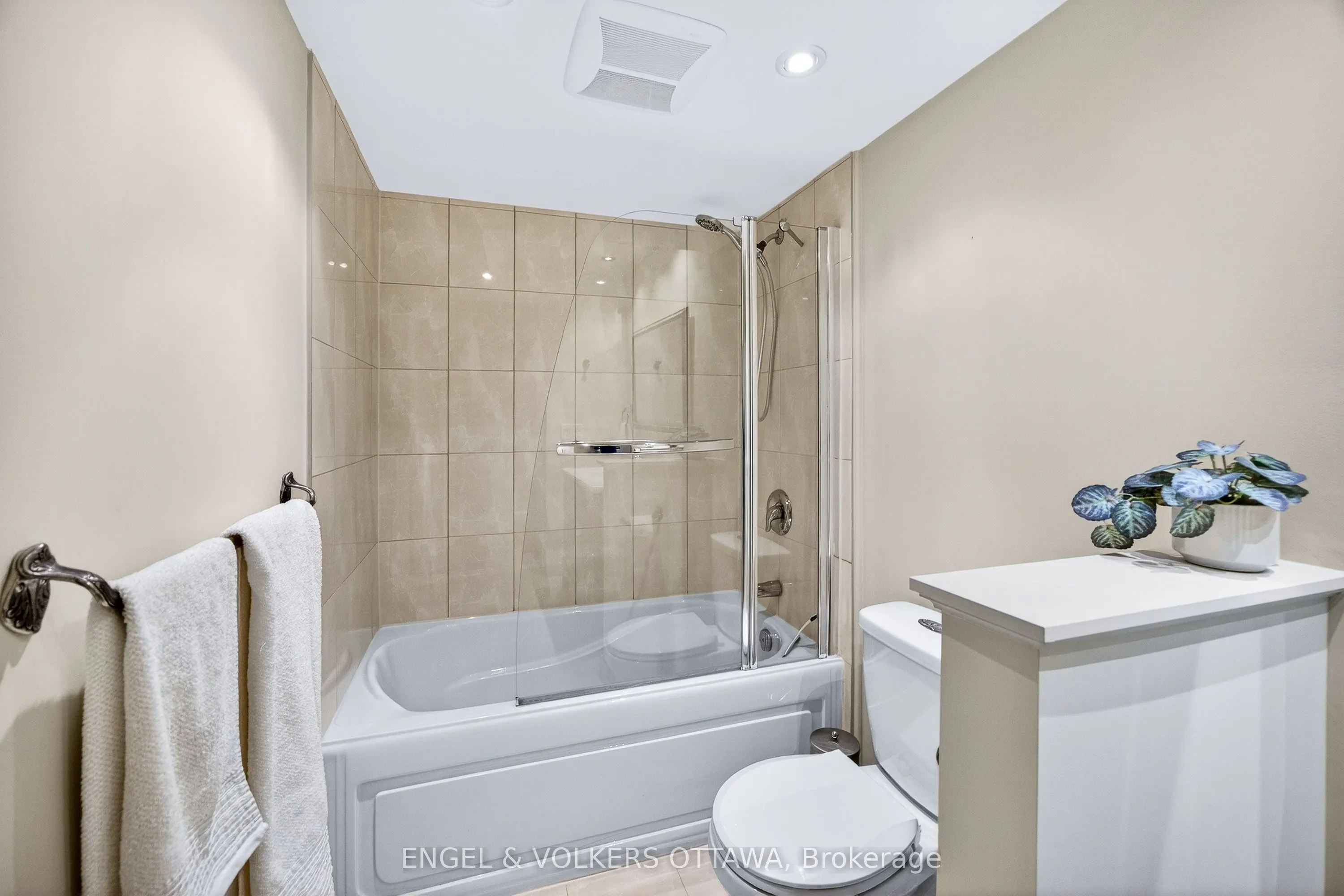 160 George Street #2404