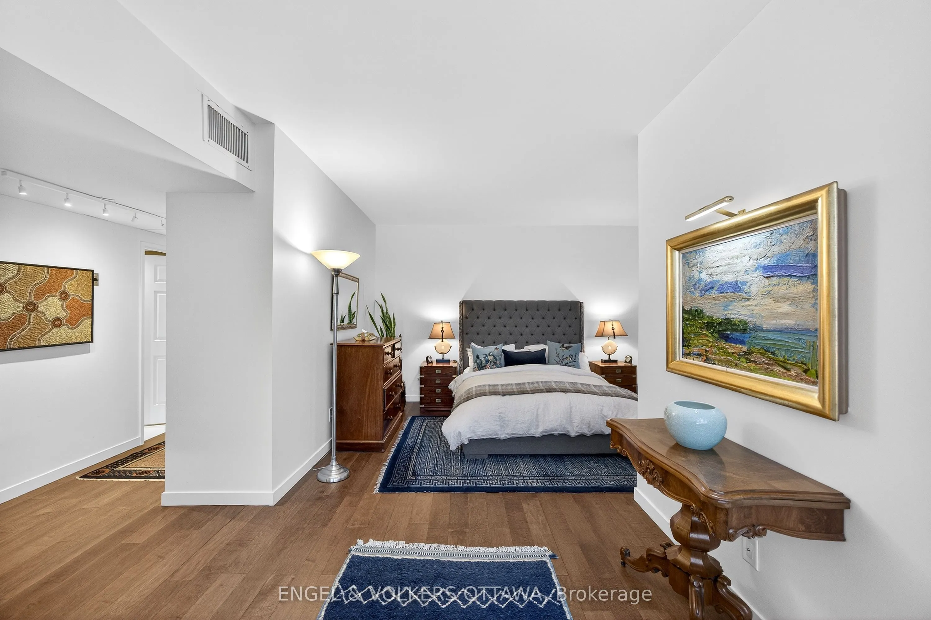 160 George Street #2404