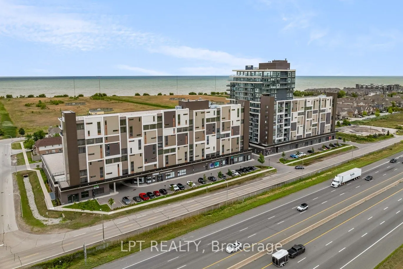 560 North Service Road N #901