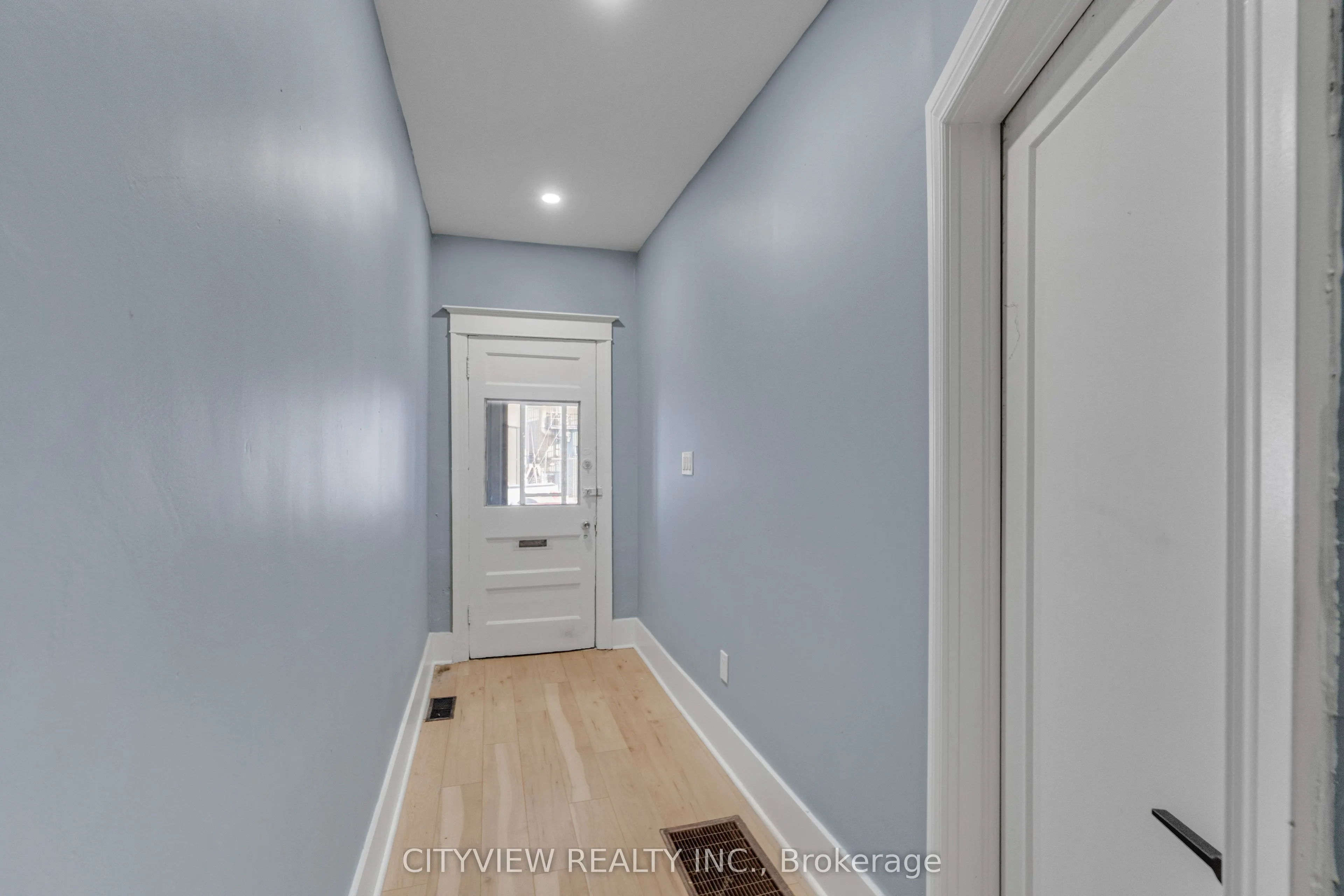 382 Beach Road
