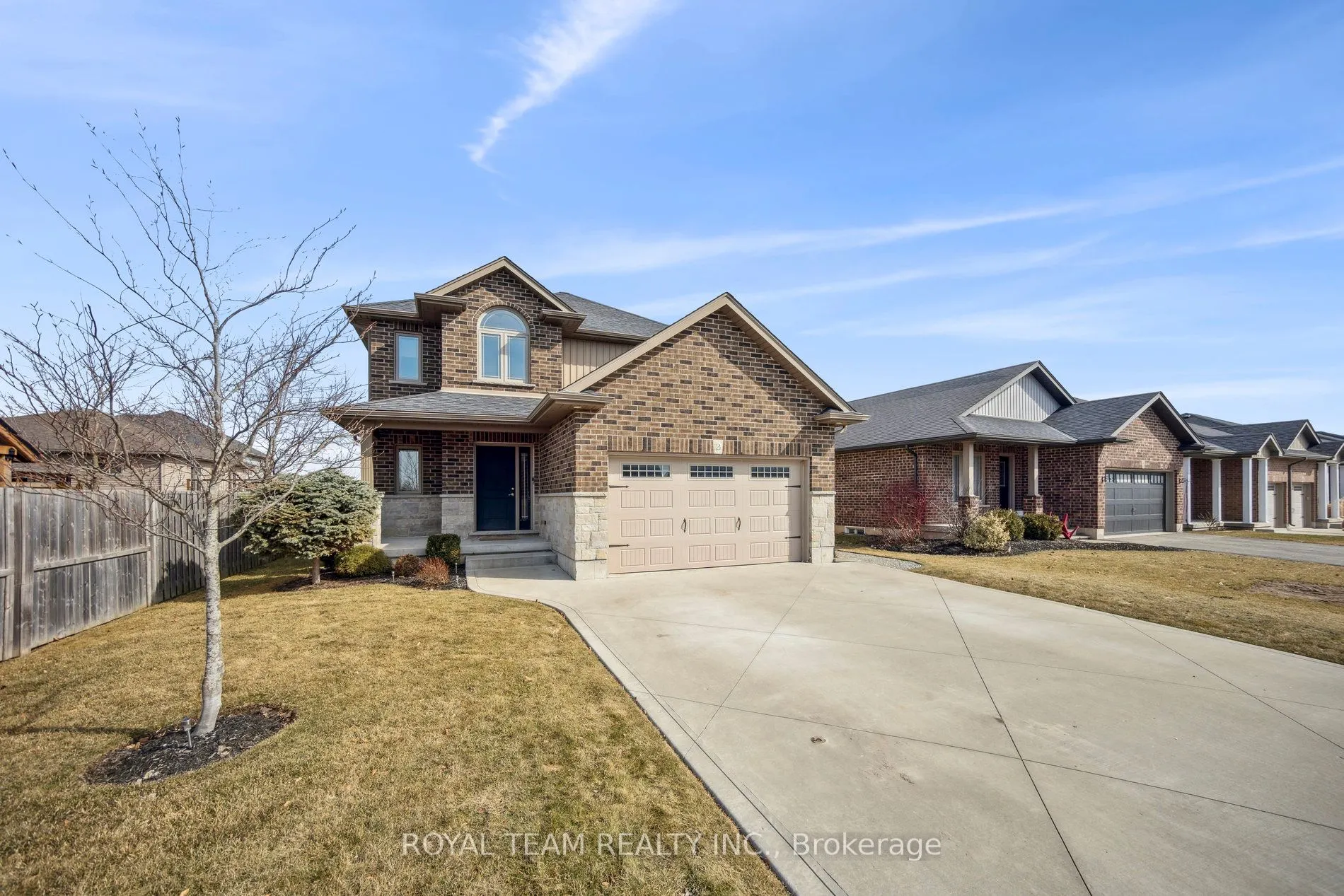 2 Lafayette Street E