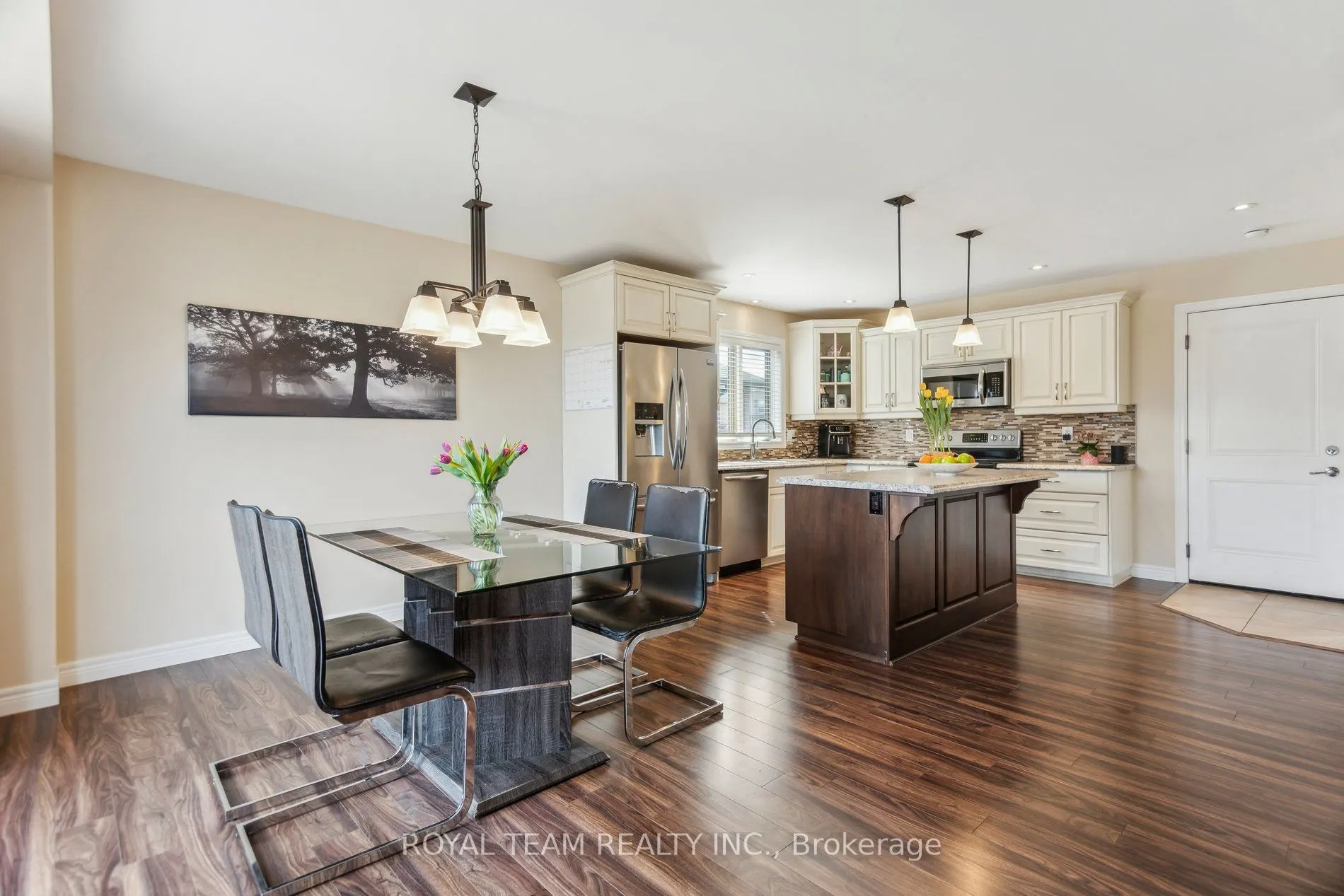 2 Lafayette Street E
