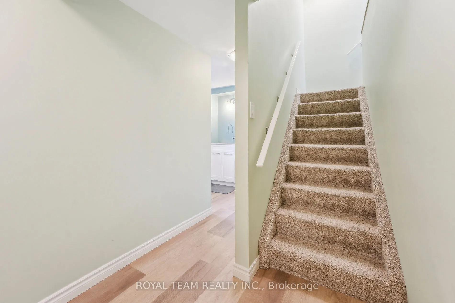 2 Lafayette Street E