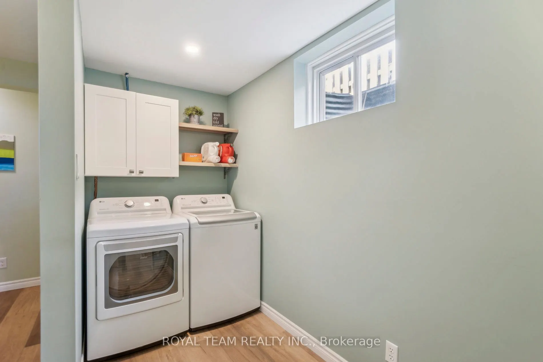 2 Lafayette Street E