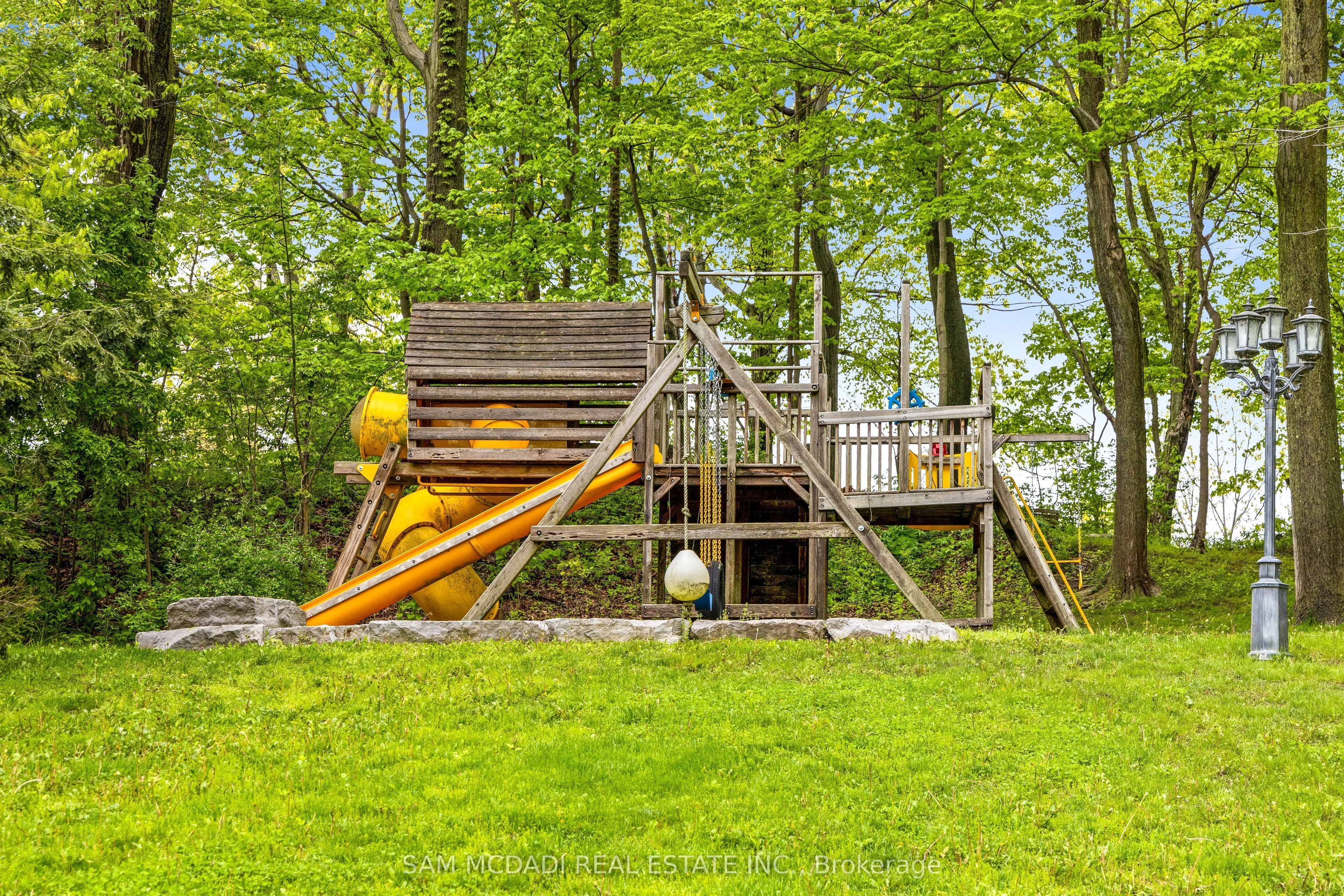 839 Lakeshore Road