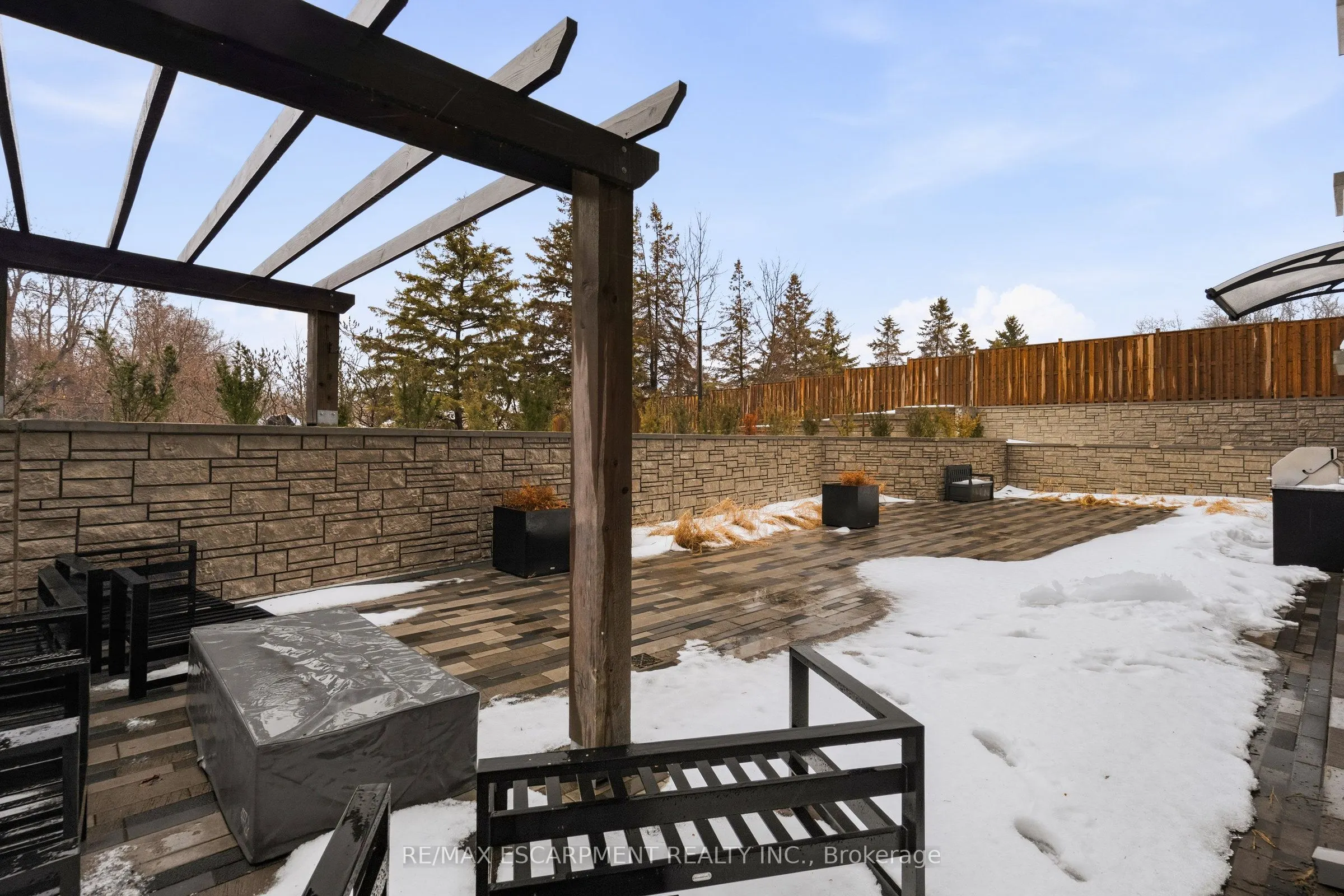 16 MARKLE Crescent #413