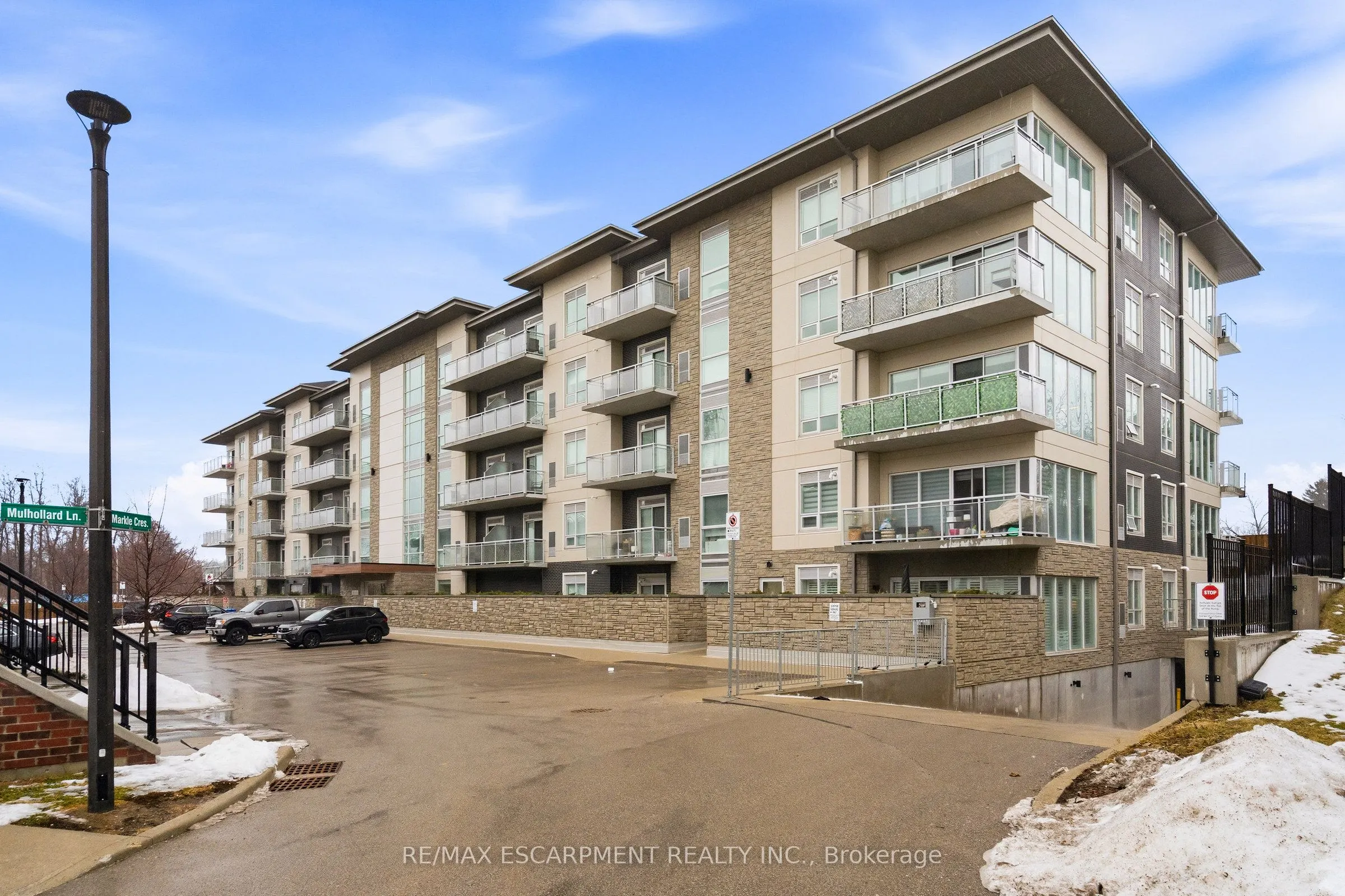 16 MARKLE Crescent #413