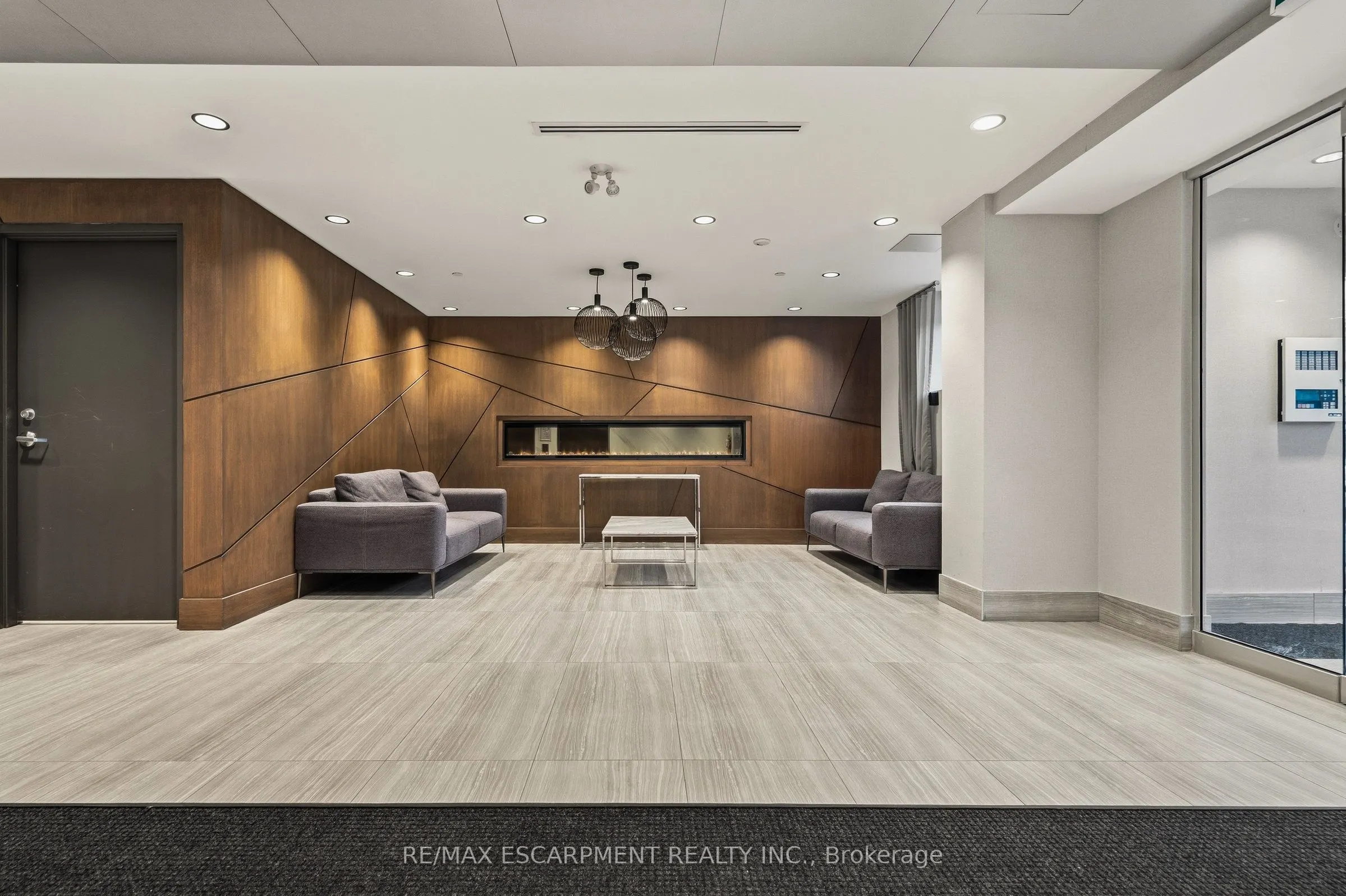 16 MARKLE Crescent #413