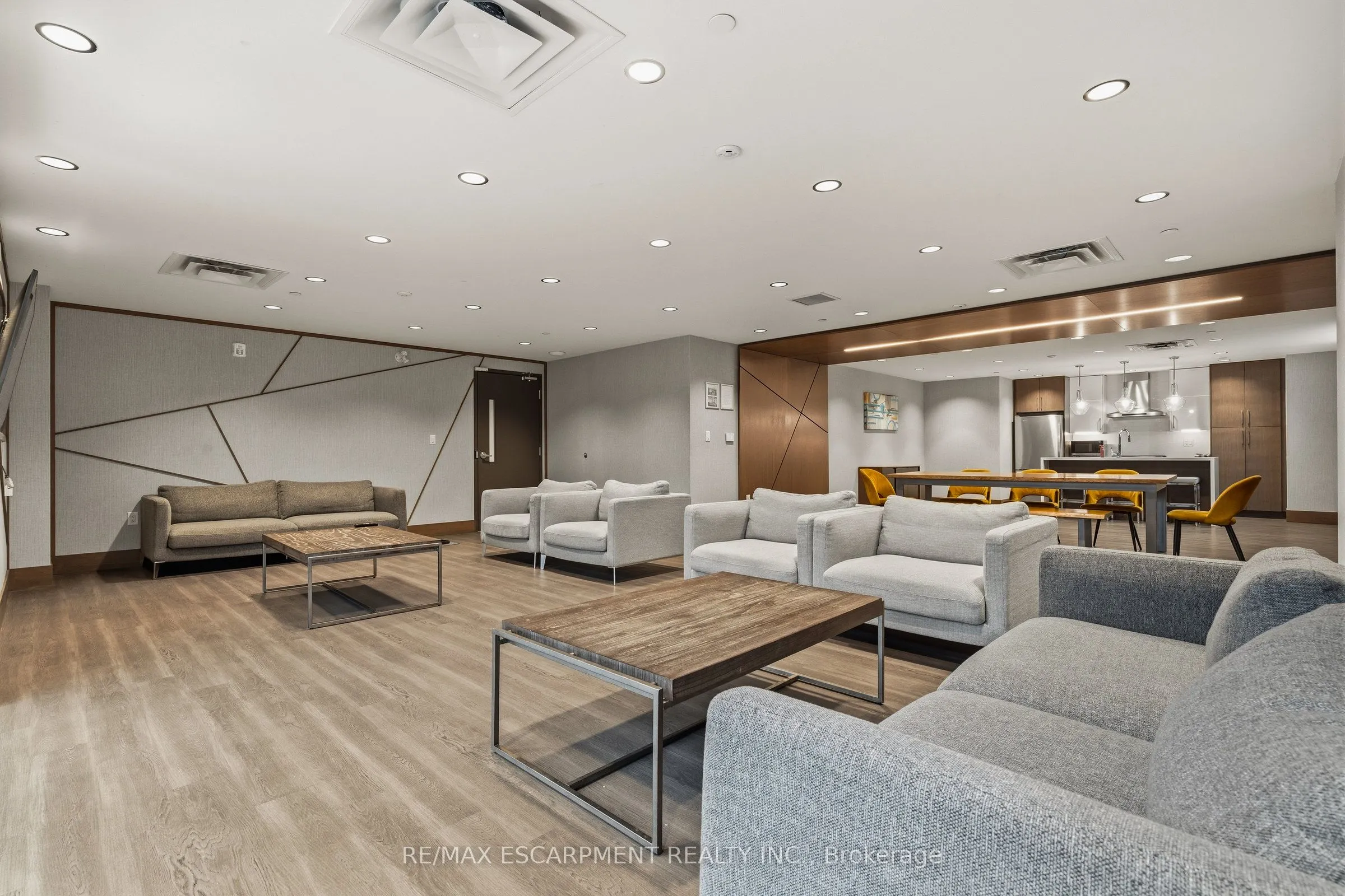 16 MARKLE Crescent #413
