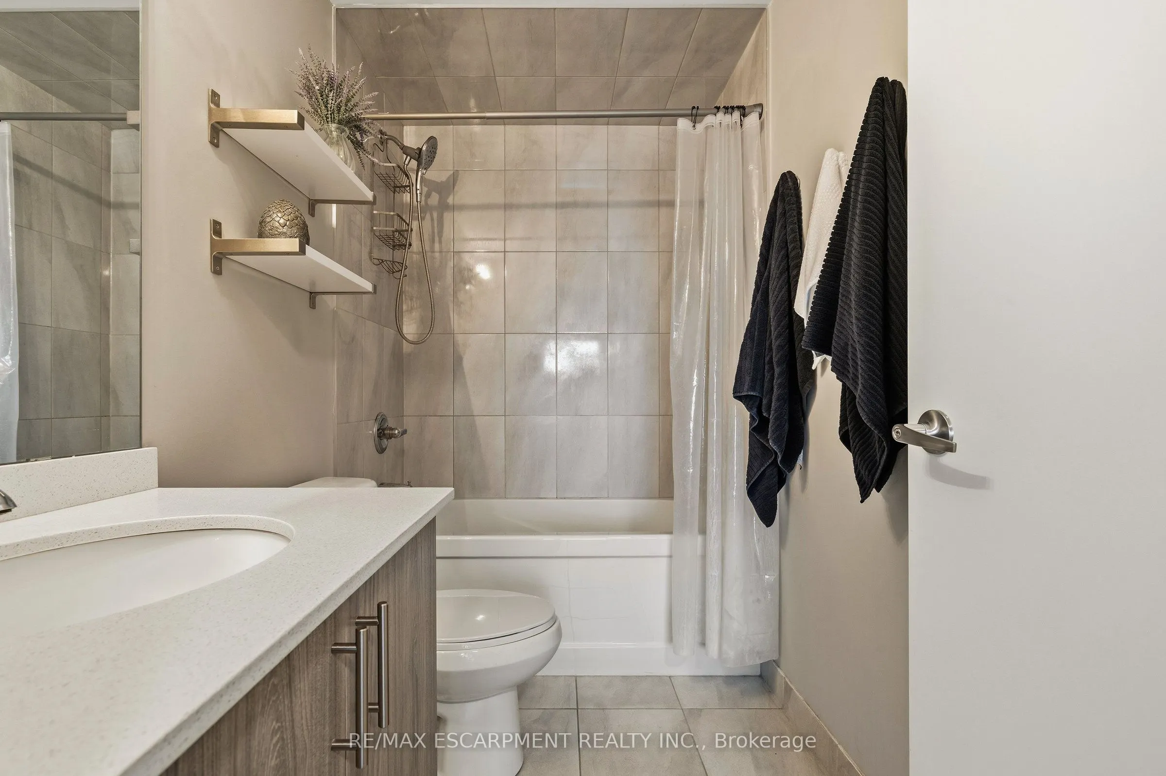 16 MARKLE Crescent #413