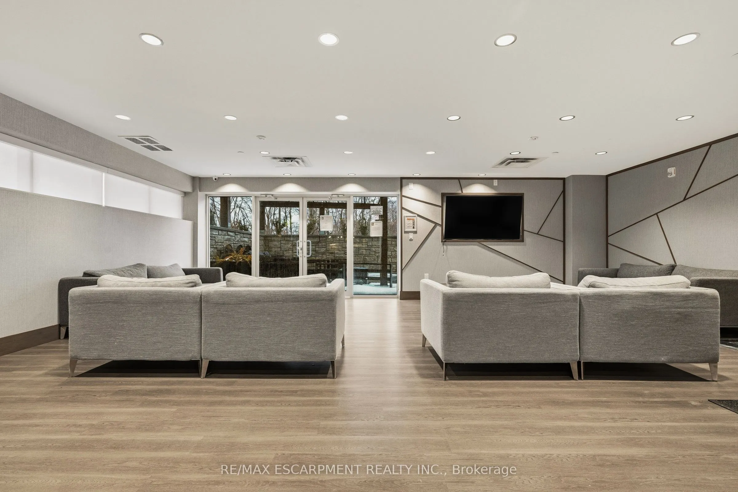 16 MARKLE Crescent #413