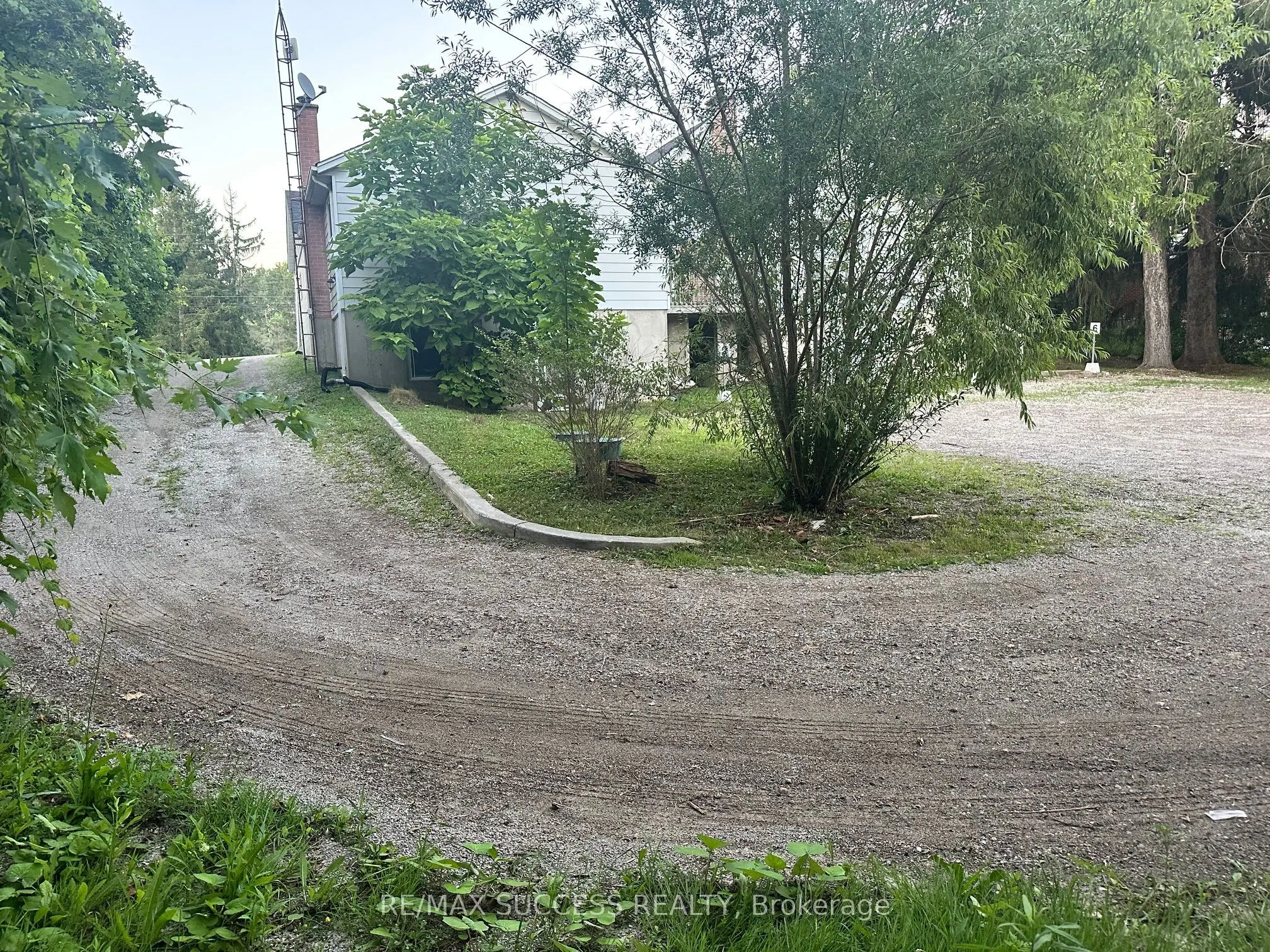 28 Brock Road N #B
