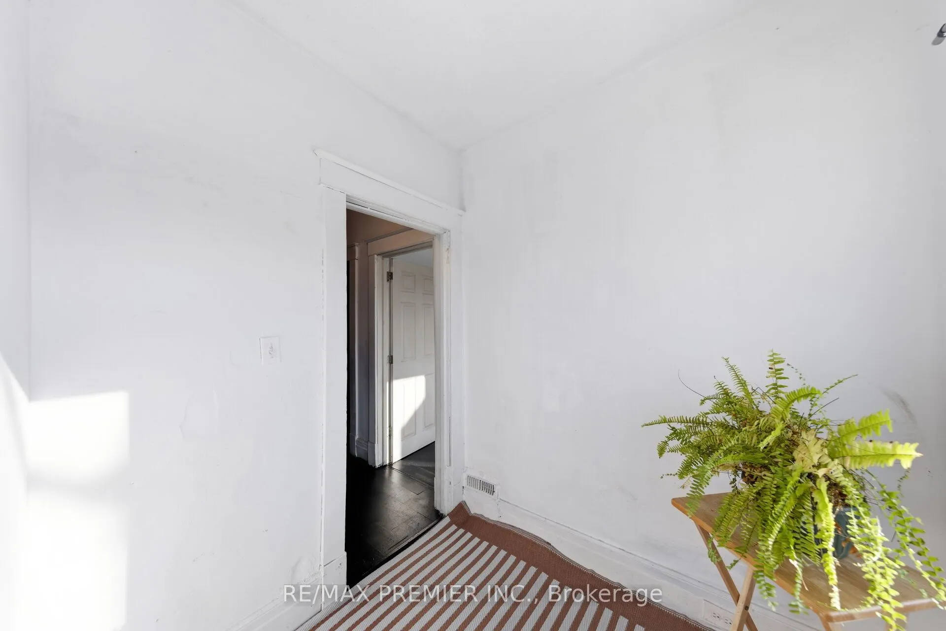 4548 Victoria Avenue