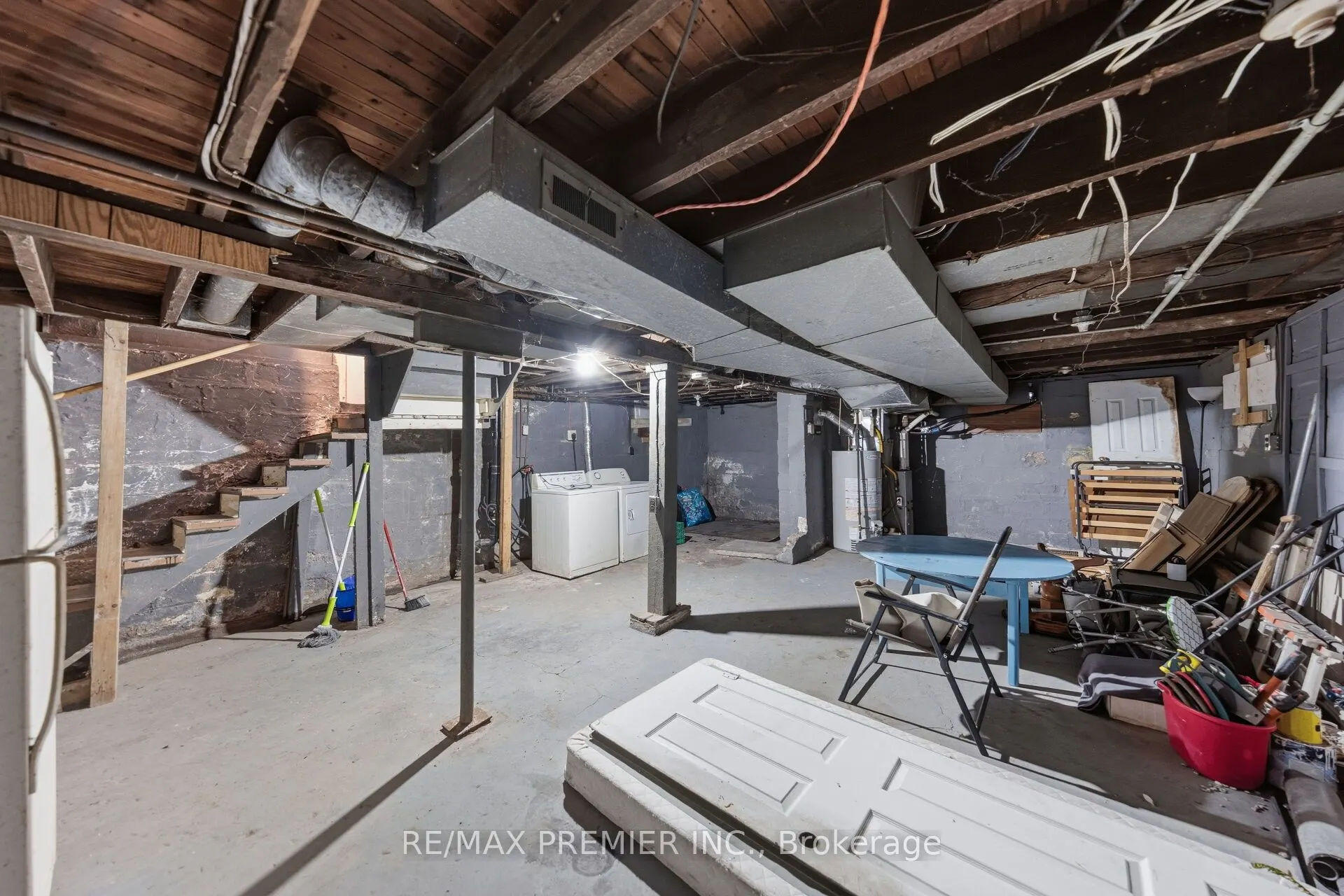 4548 Victoria Avenue