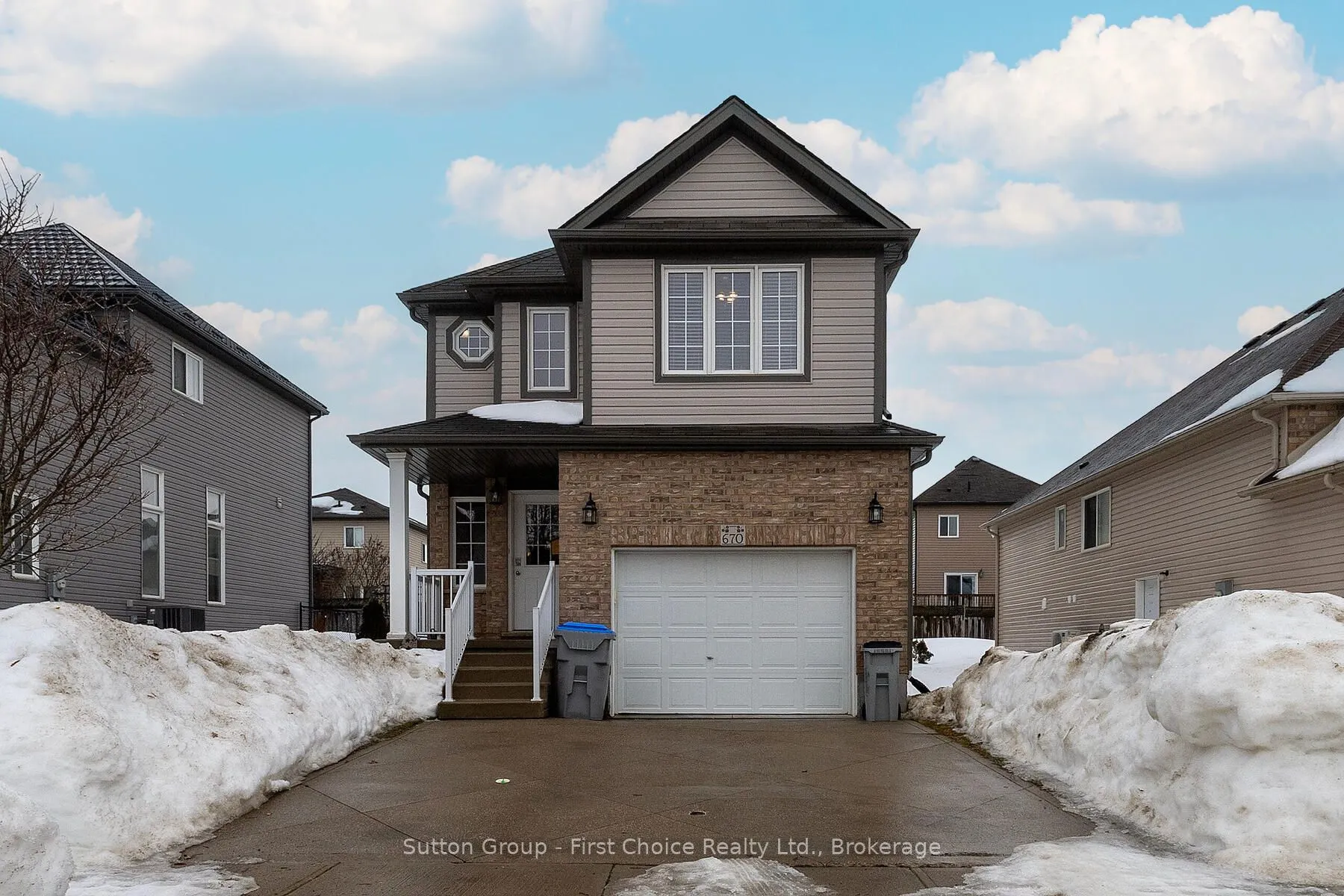 670 Reid Crescent