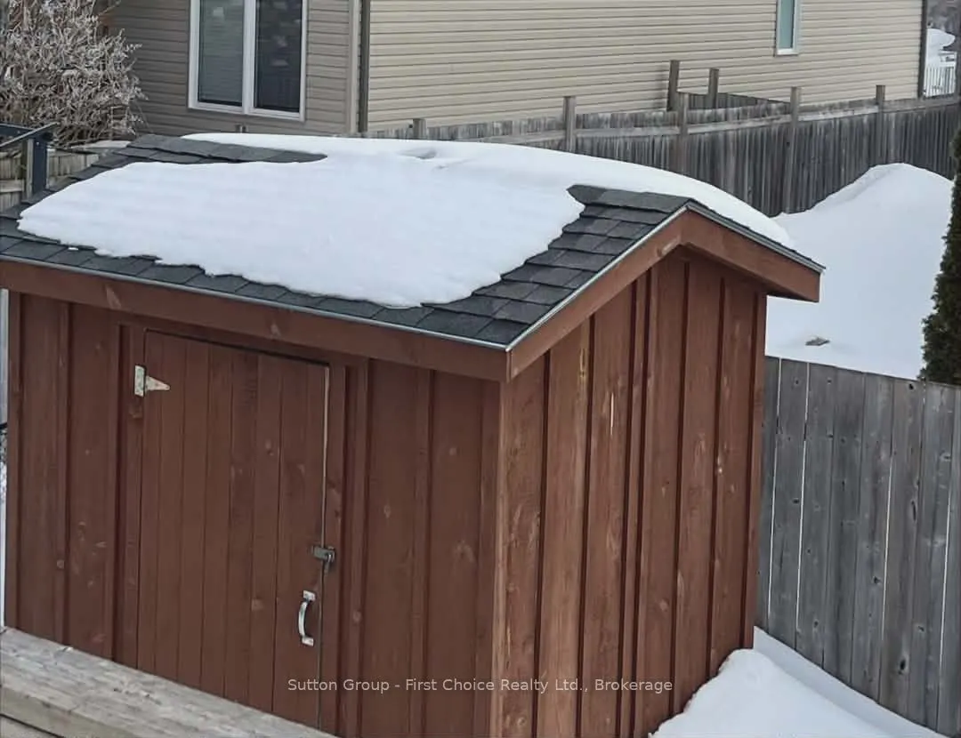 670 Reid Crescent