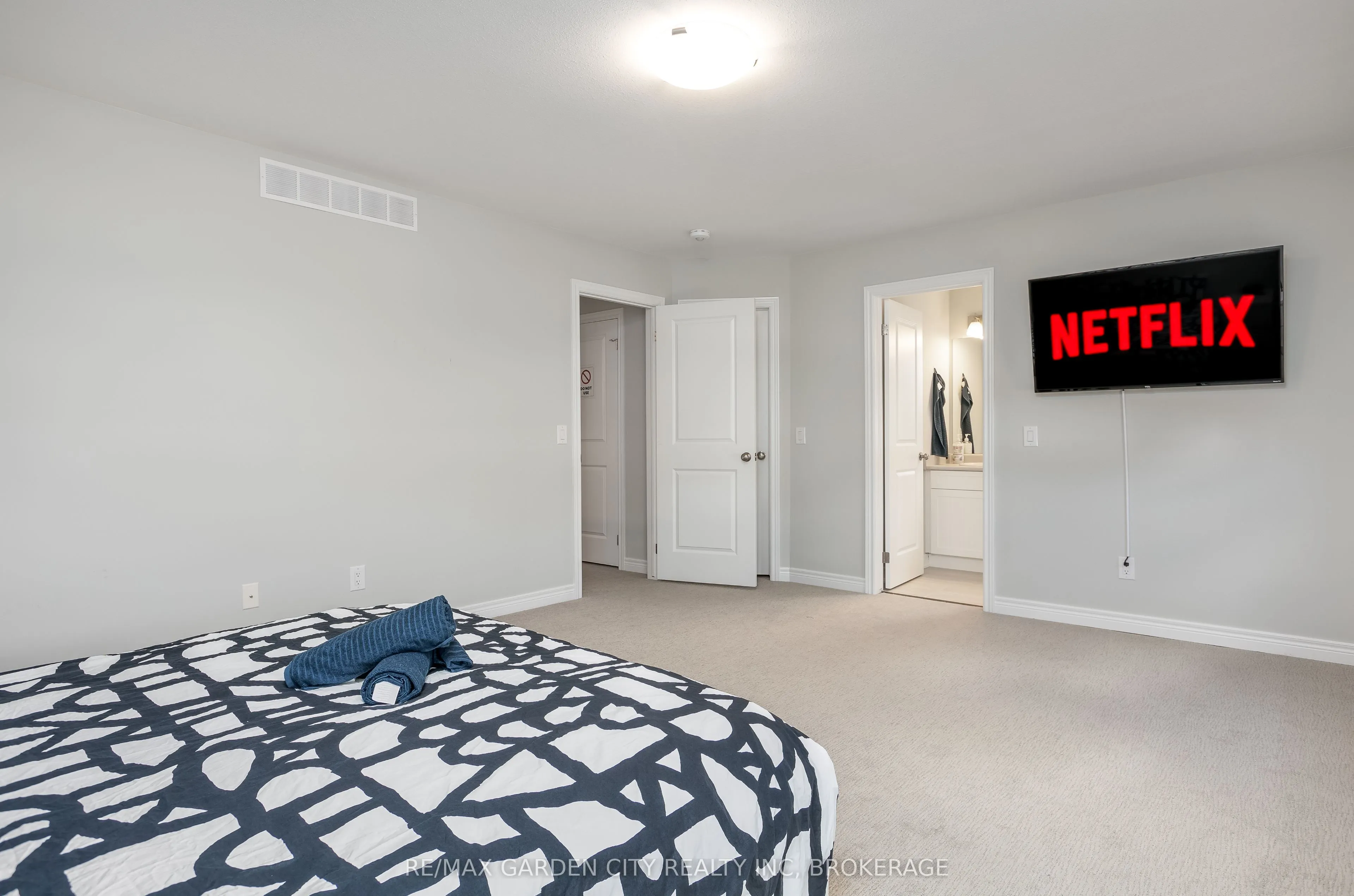 33 Bounty Avenue