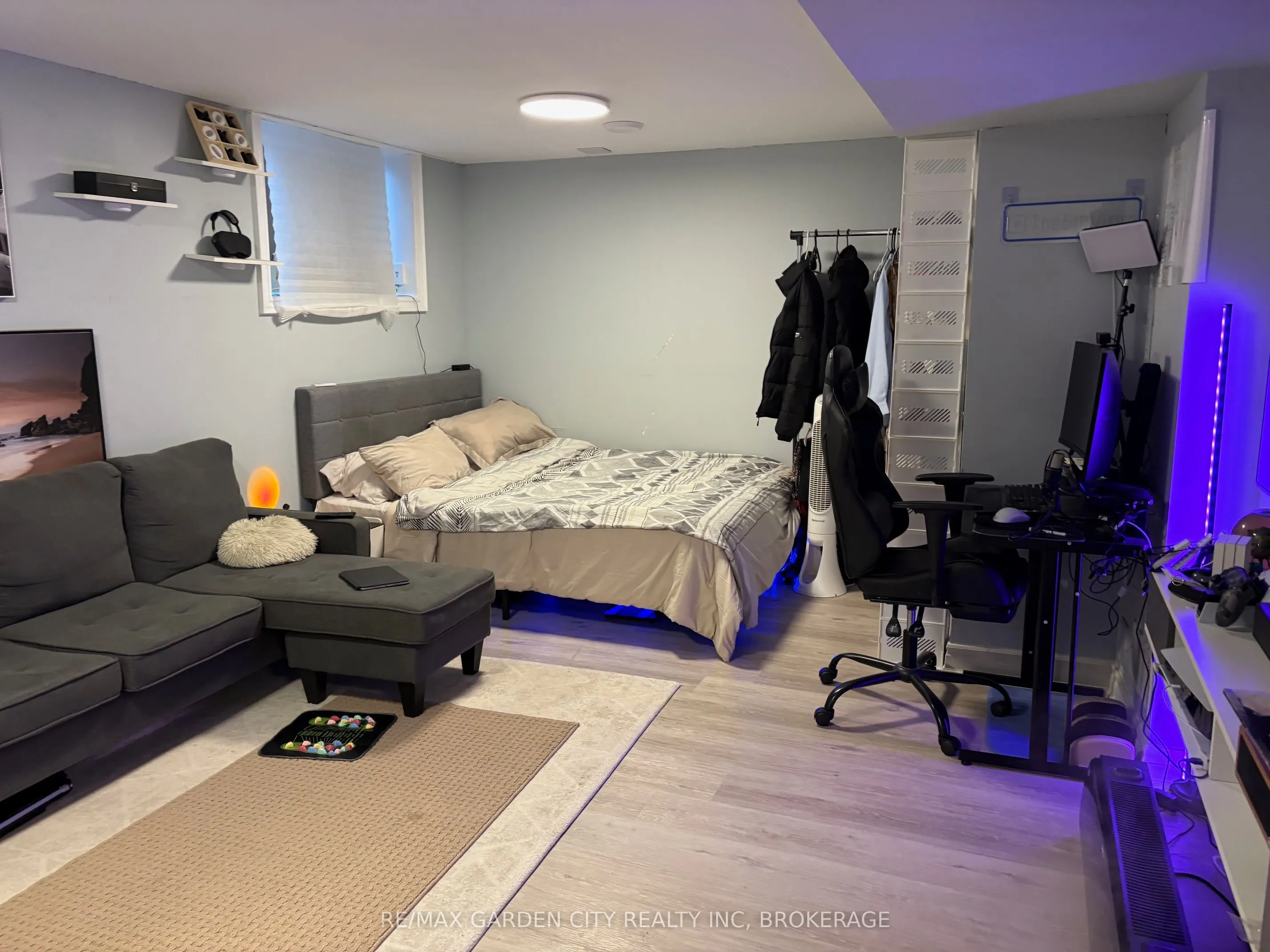 33 Bounty Avenue