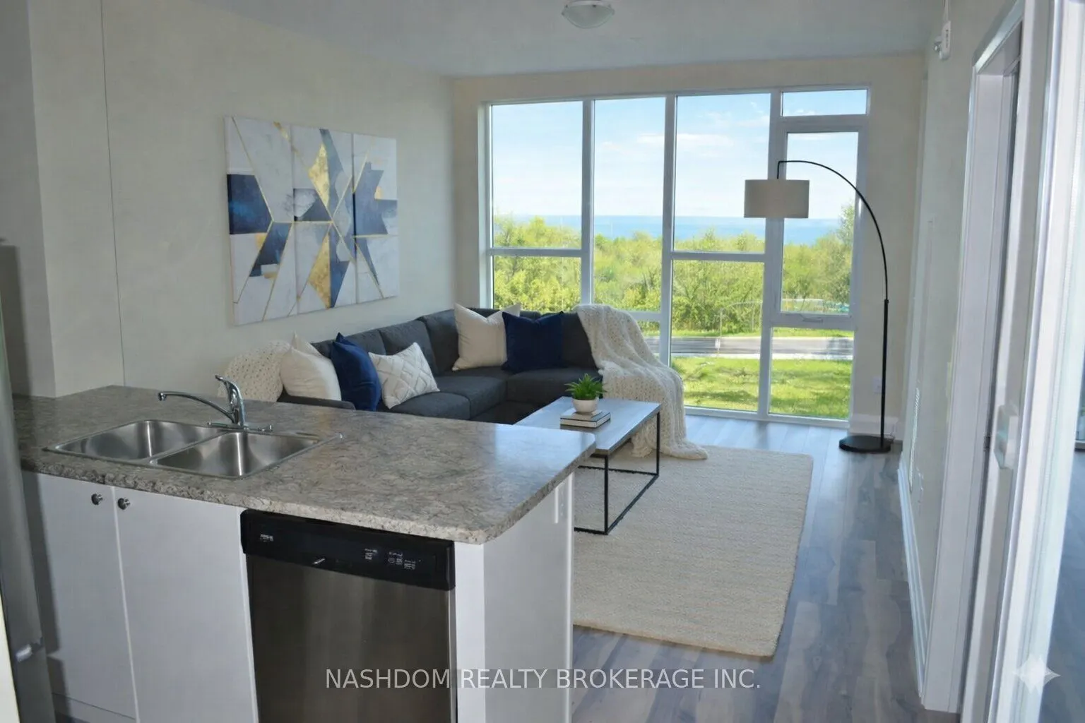 16 Concord Place #516