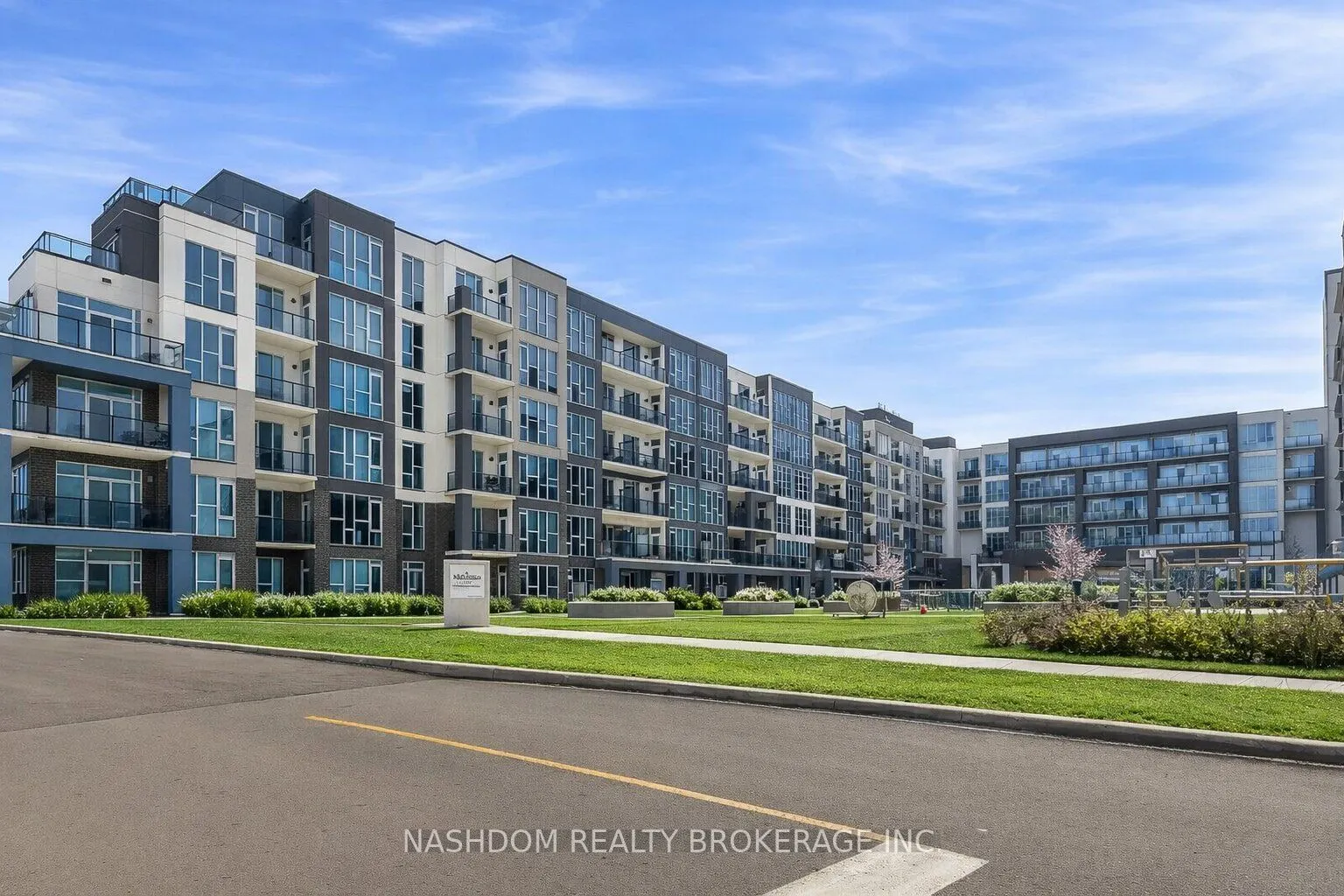 16 Concord Place #516