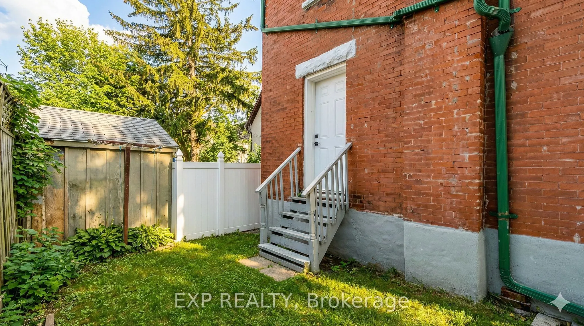 64 Lancaster Street E