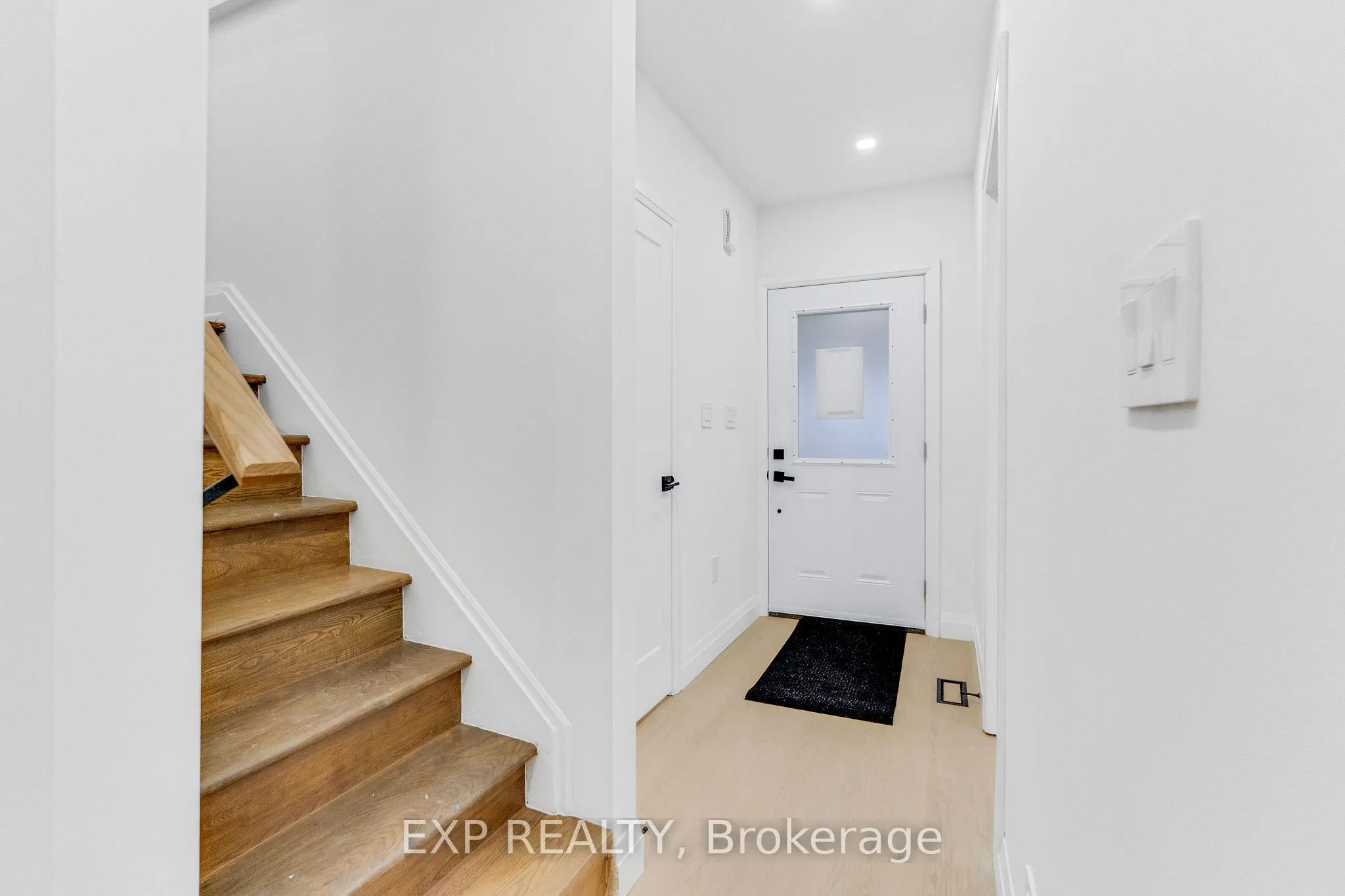 64 Lancaster Street E